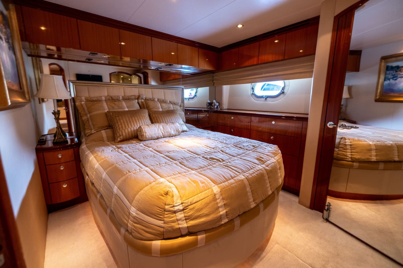 2005 Hatteras 80 Motor Yacht - Photo 63