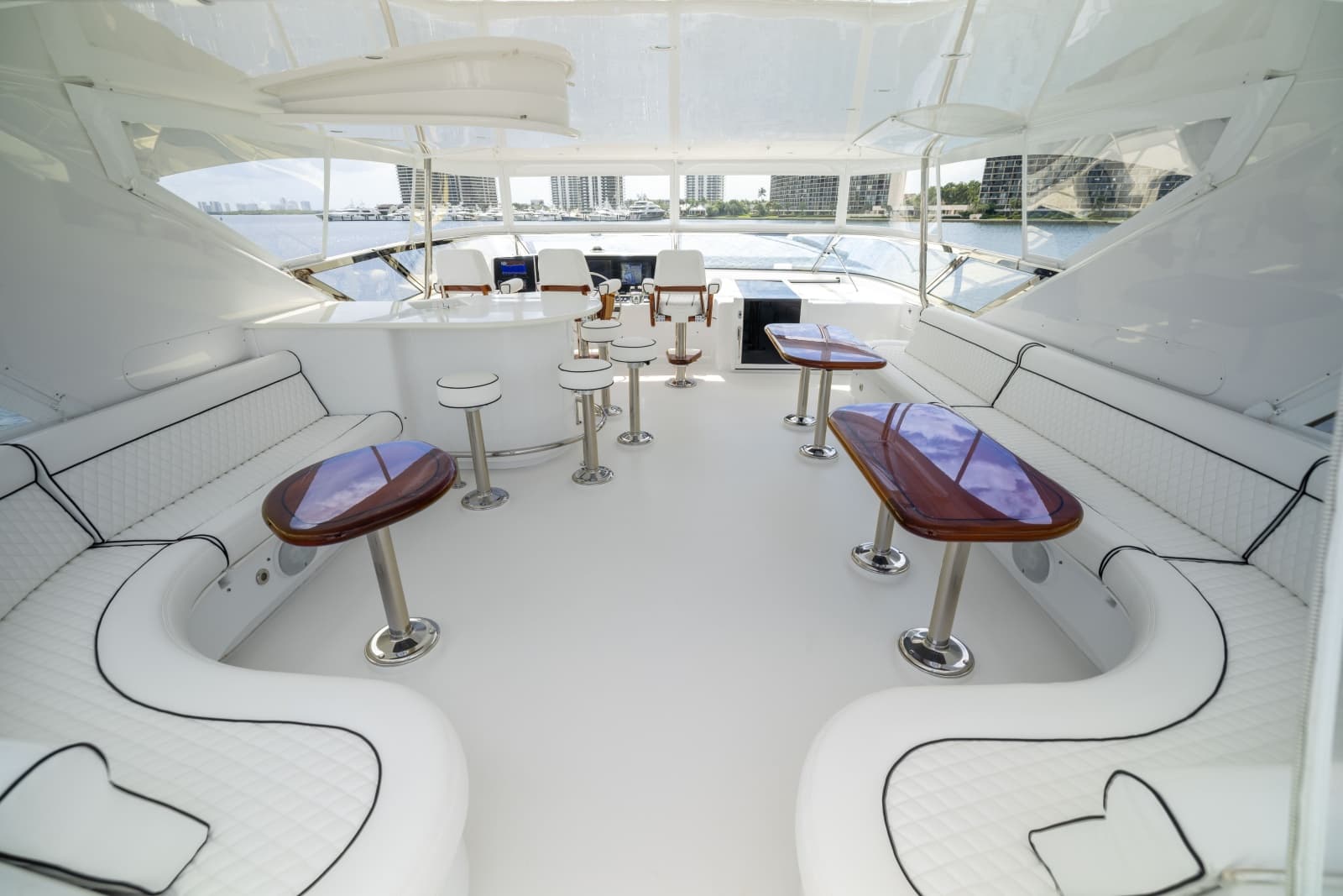 2005 Hatteras 80 Motor Yacht - Photo 27