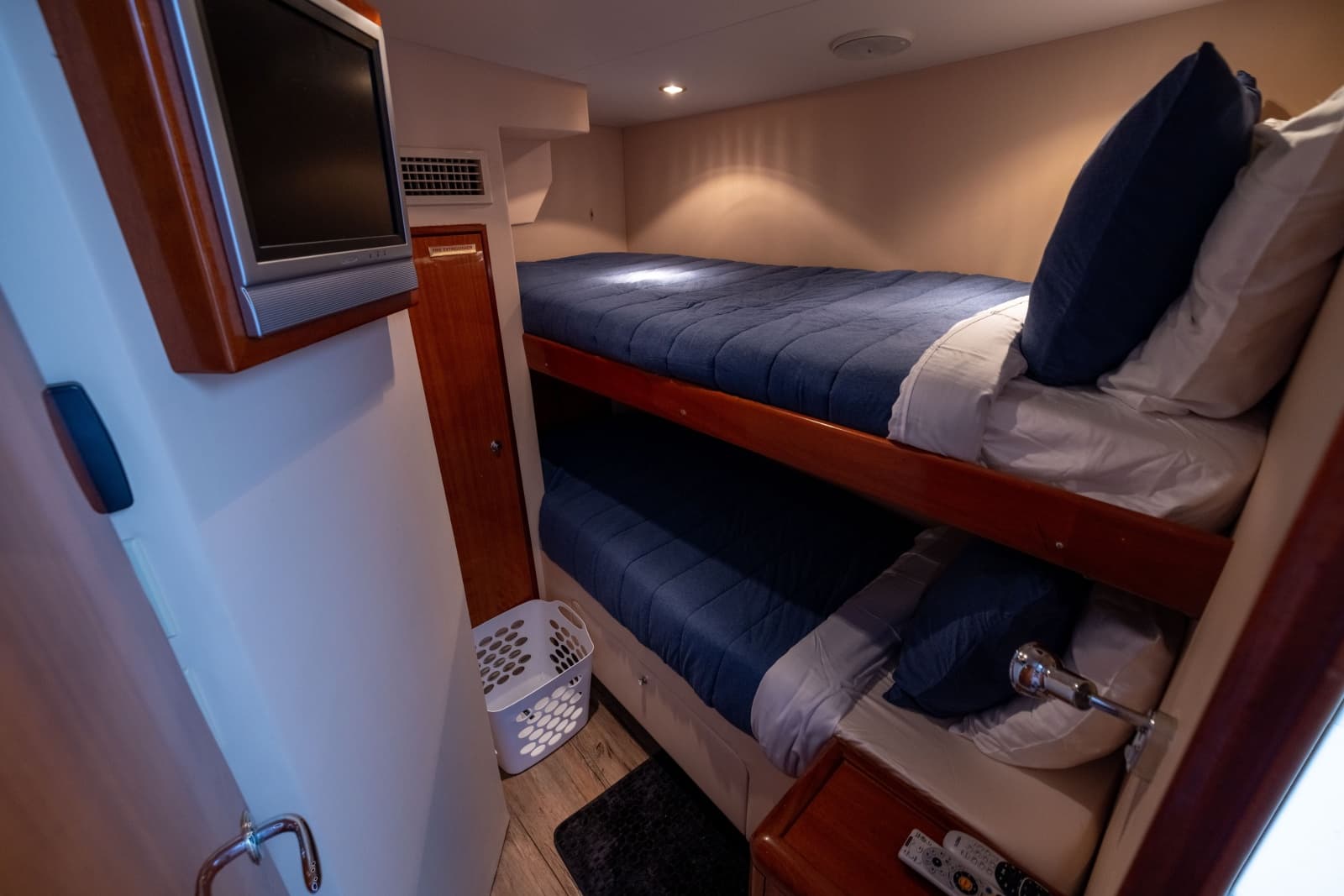 2005 Hatteras 80 Motor Yacht - Photo 71