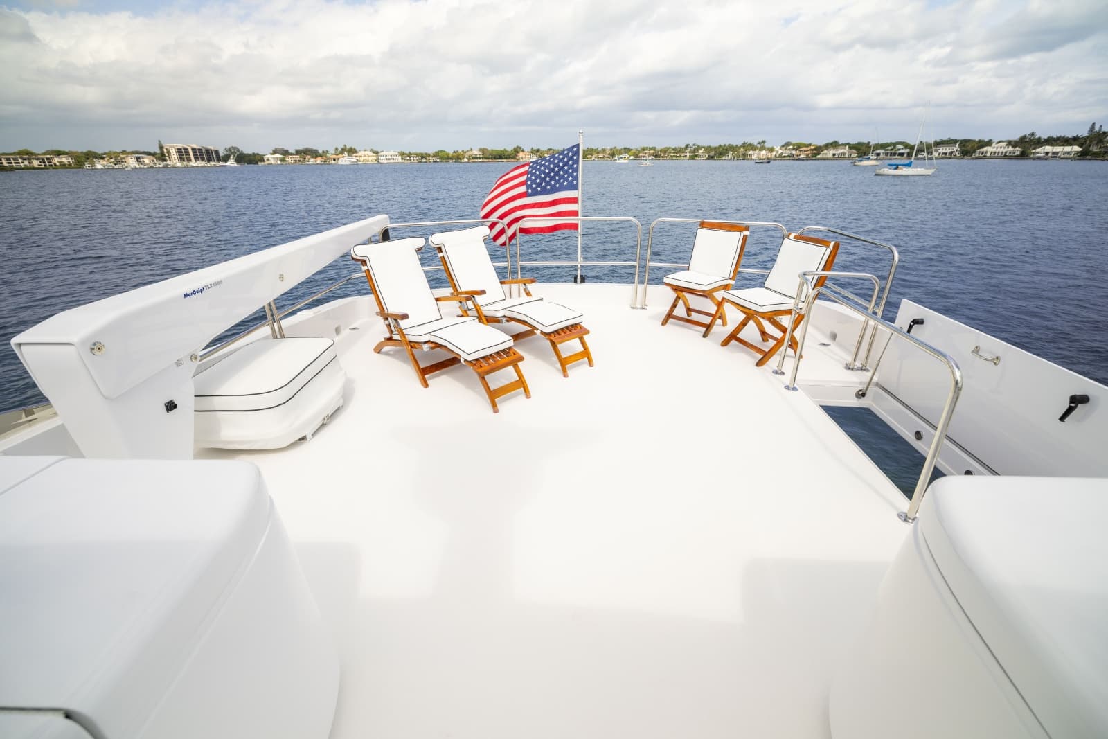 2005 Hatteras 80 Motor Yacht - Photo 22