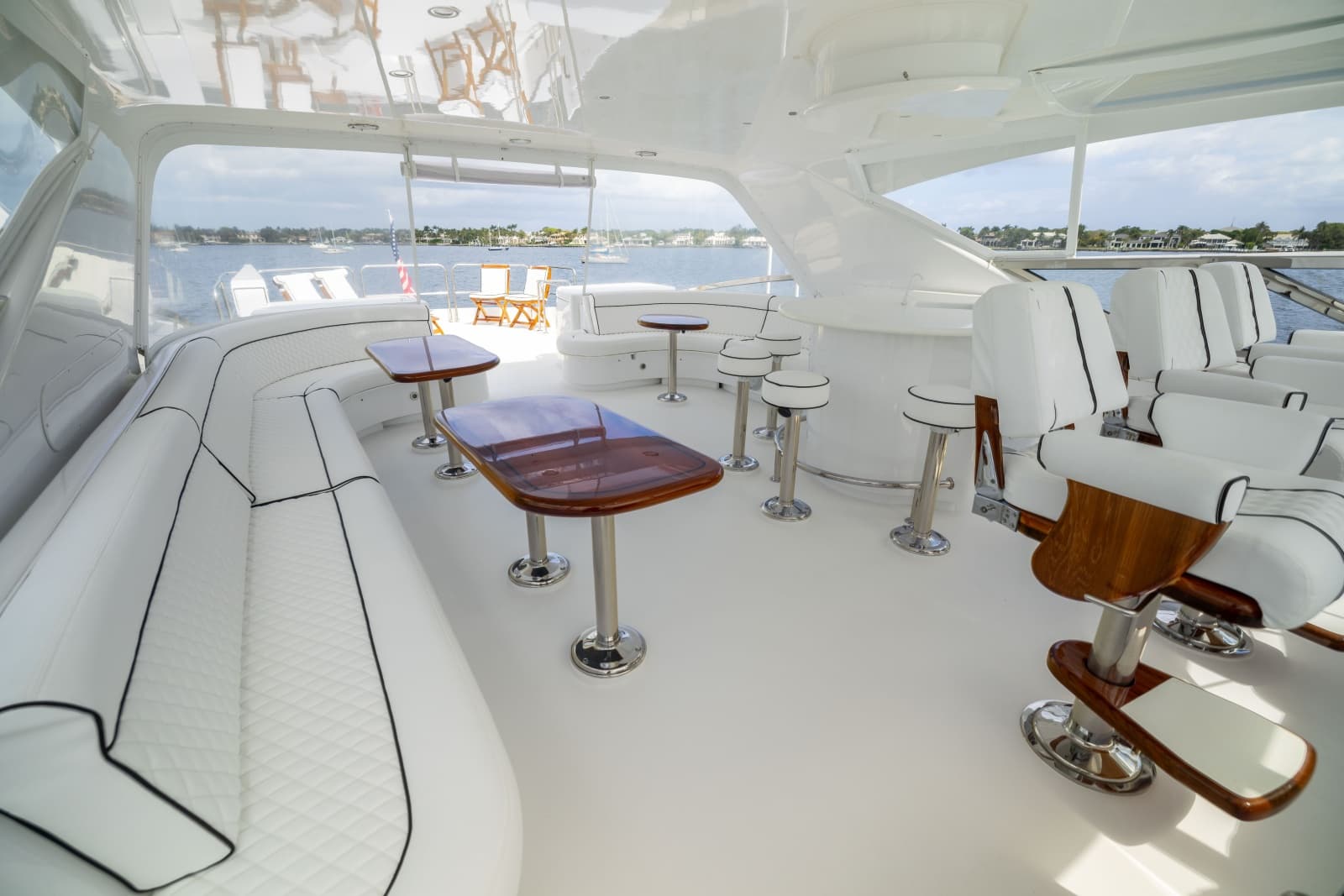 2005 Hatteras 80 Motor Yacht - Photo 28