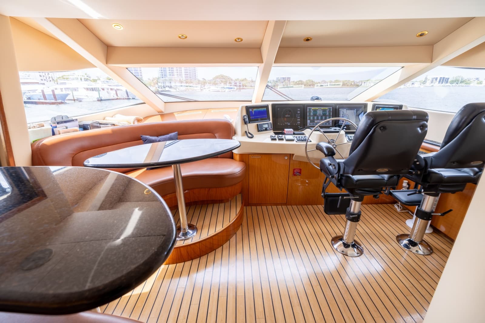 2005 Hatteras 80 Motor Yacht - Photo 46