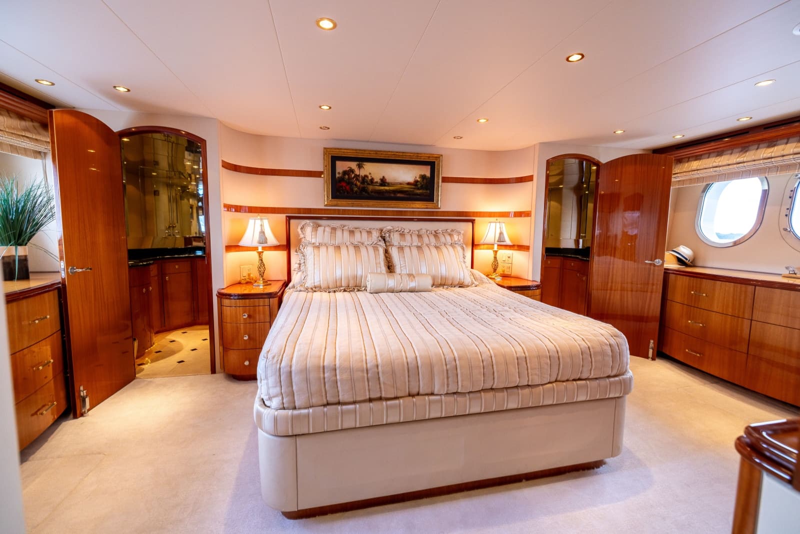 2005 Hatteras 80 Motor Yacht - Photo 53