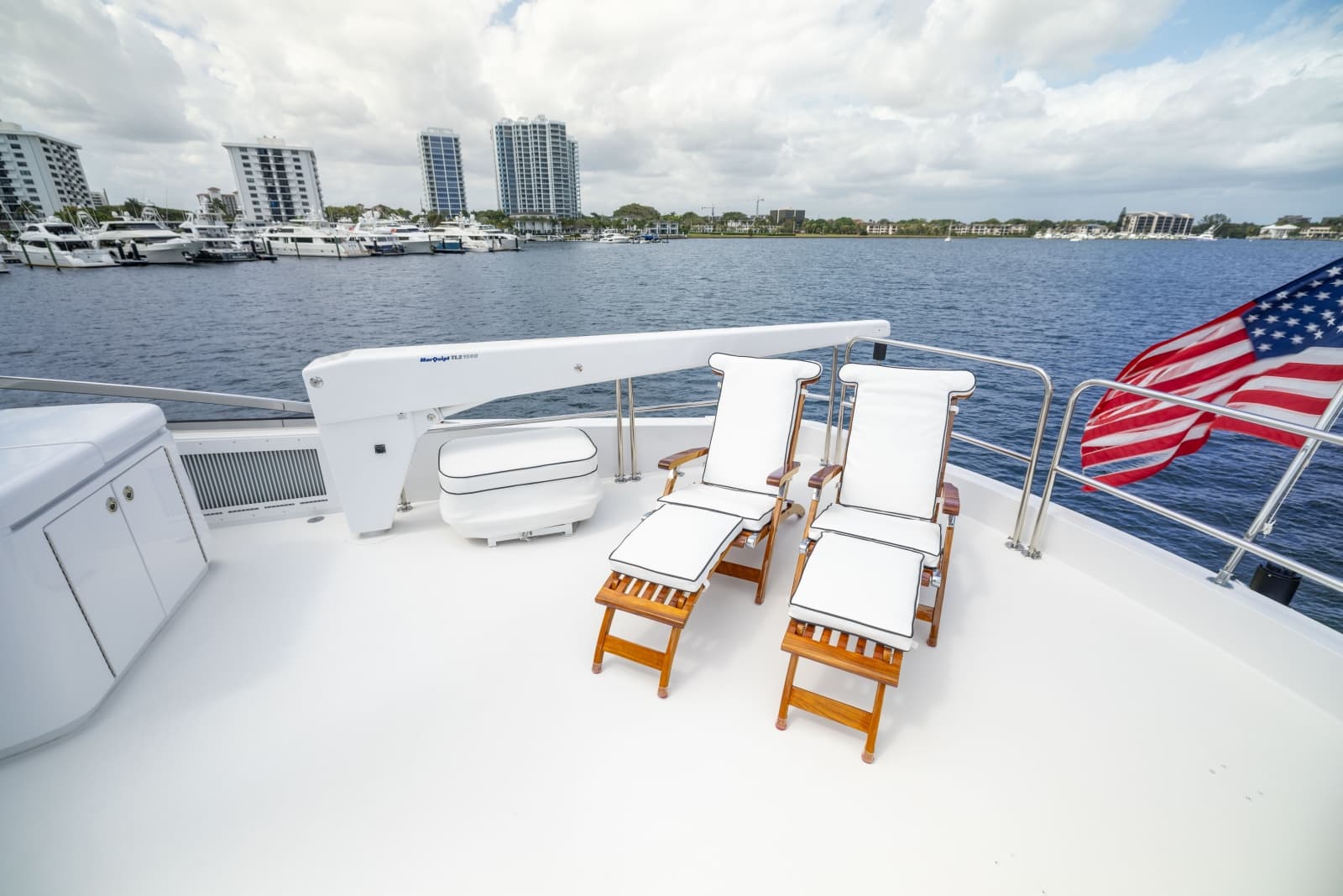 2005 Hatteras 80 Motor Yacht - Photo 23