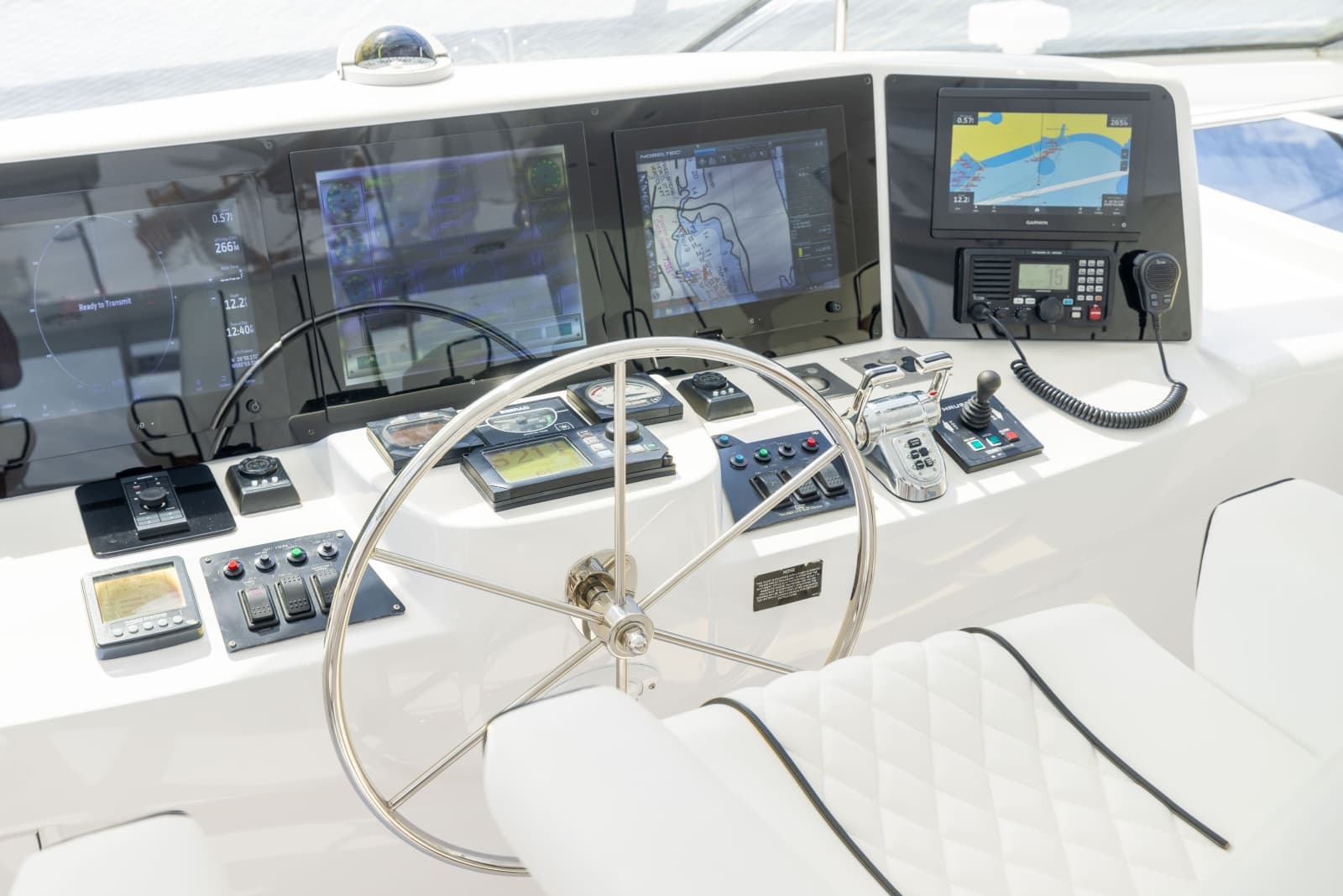 2005 Hatteras 80 Motor Yacht - Photo 33