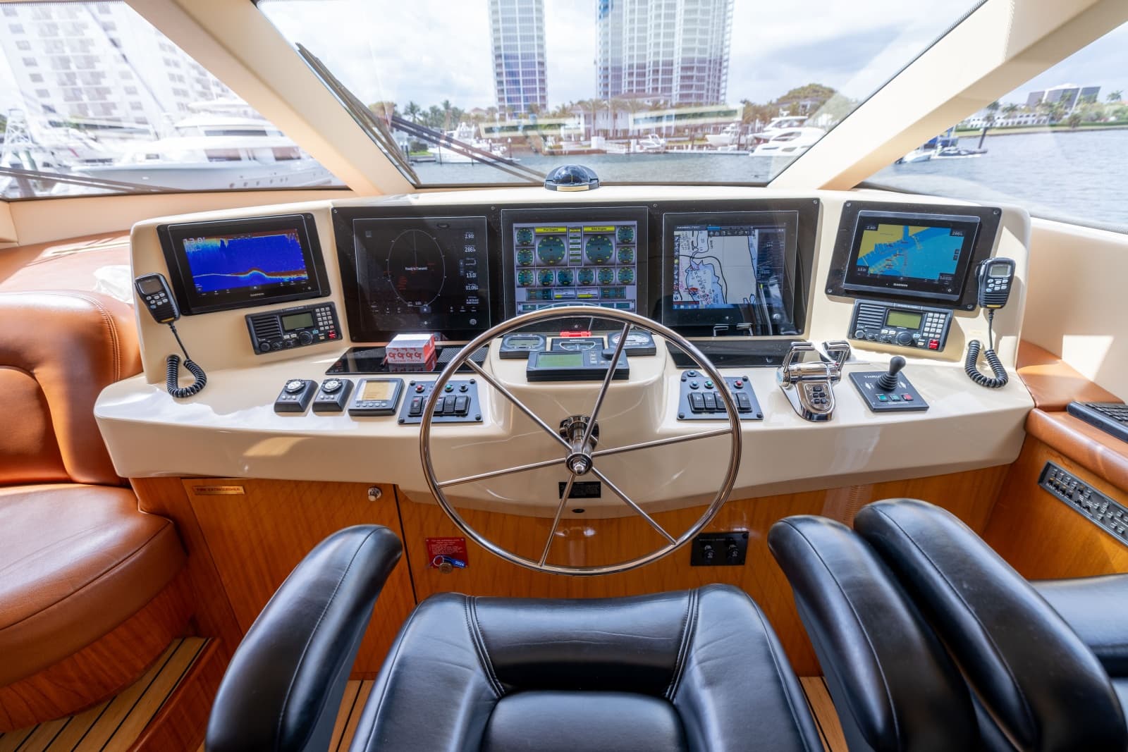 2005 Hatteras 80 Motor Yacht - Photo 48