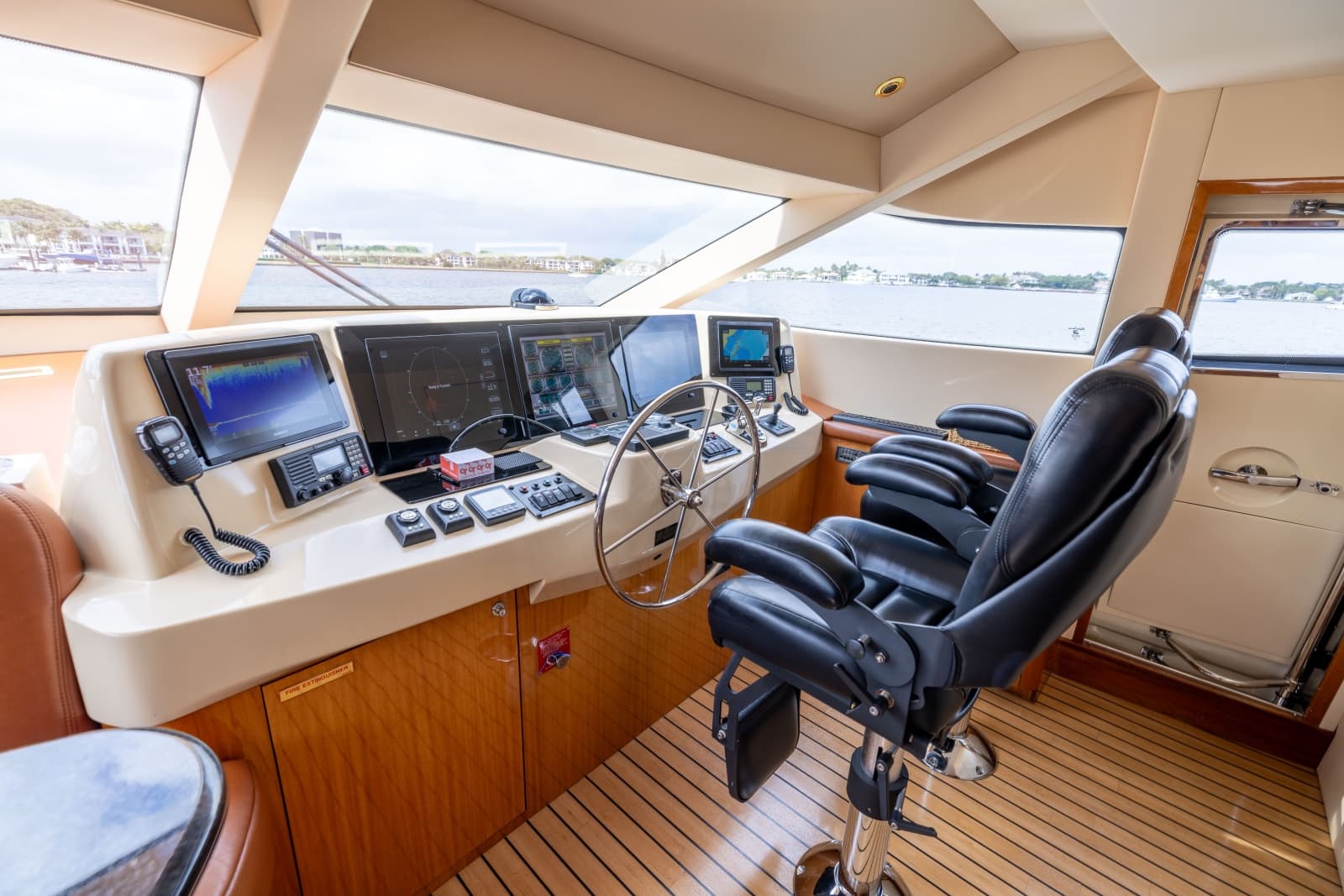 2005 Hatteras 80 Motor Yacht - Photo 47