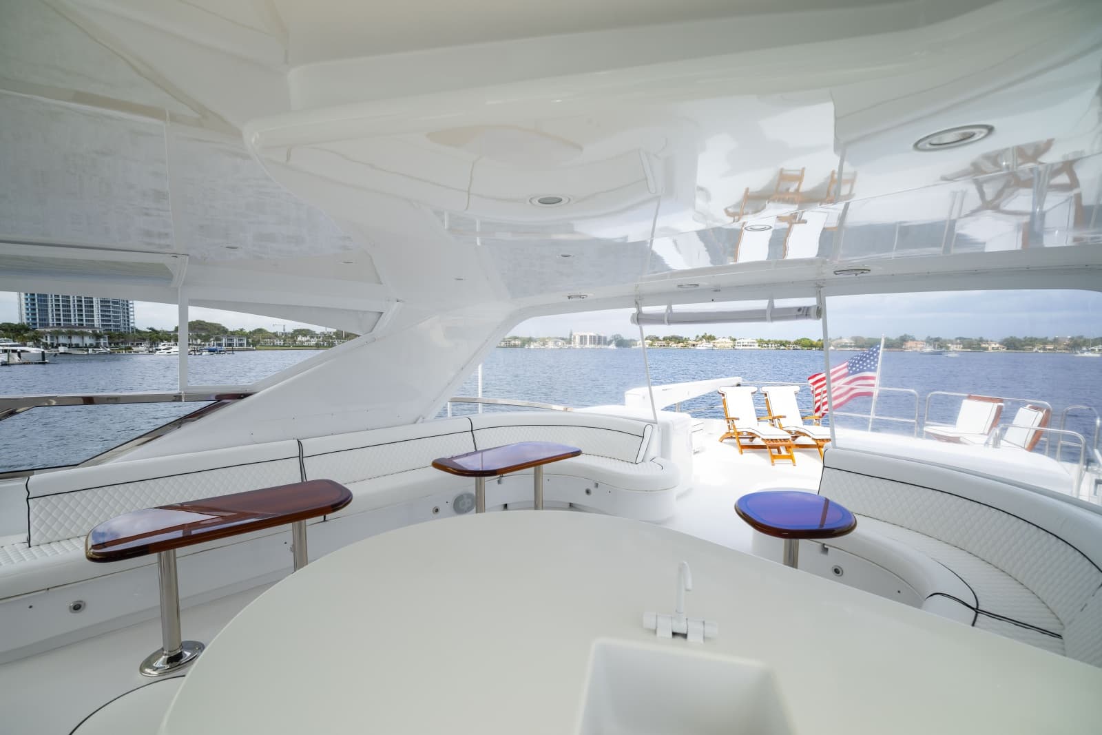 2005 Hatteras 80 Motor Yacht - Photo 26