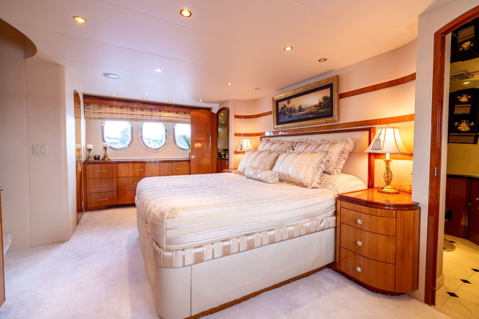 2005 Hatteras 80 Motor Yacht - Photo 55