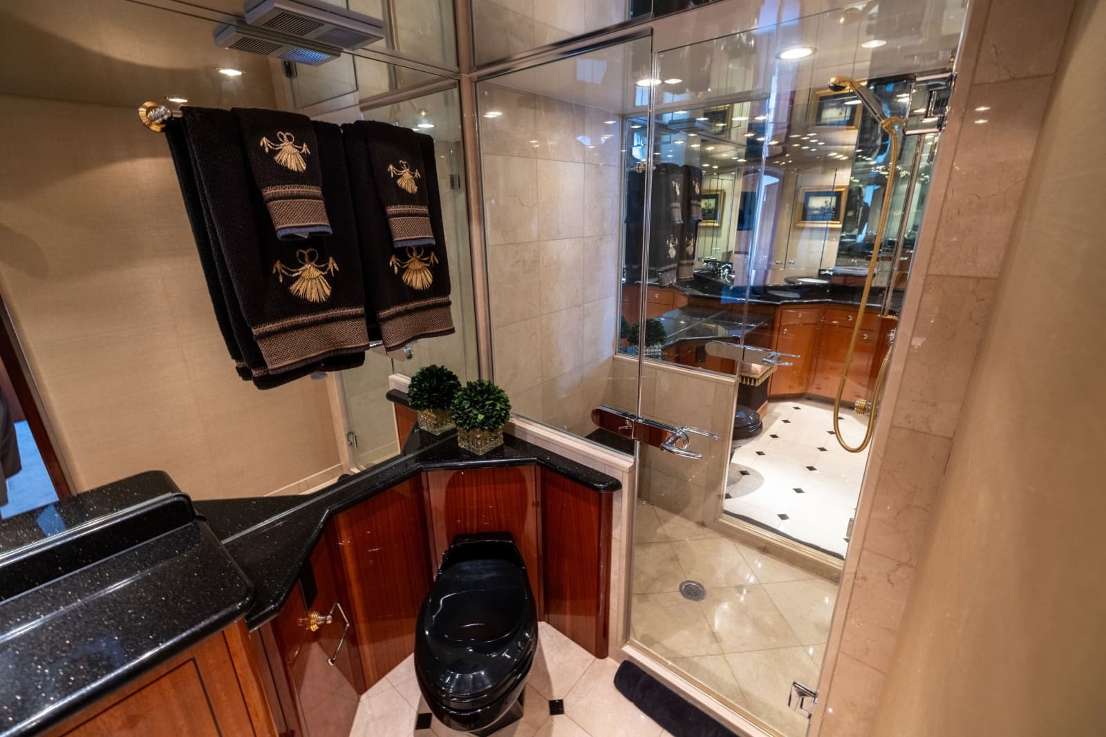 2005 Hatteras 80 Motor Yacht - Photo 58