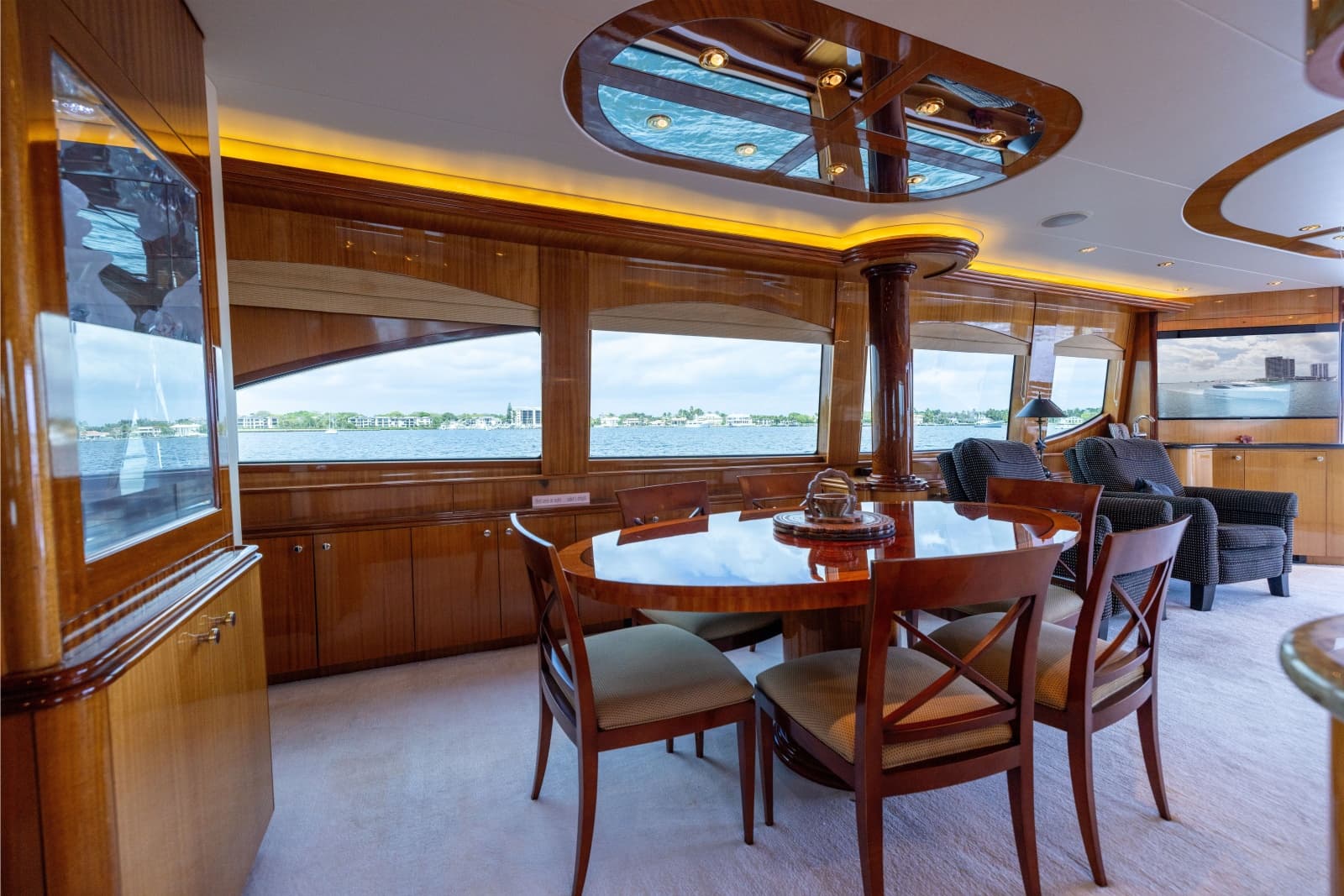 2005 Hatteras 80 Motor Yacht - Photo 39