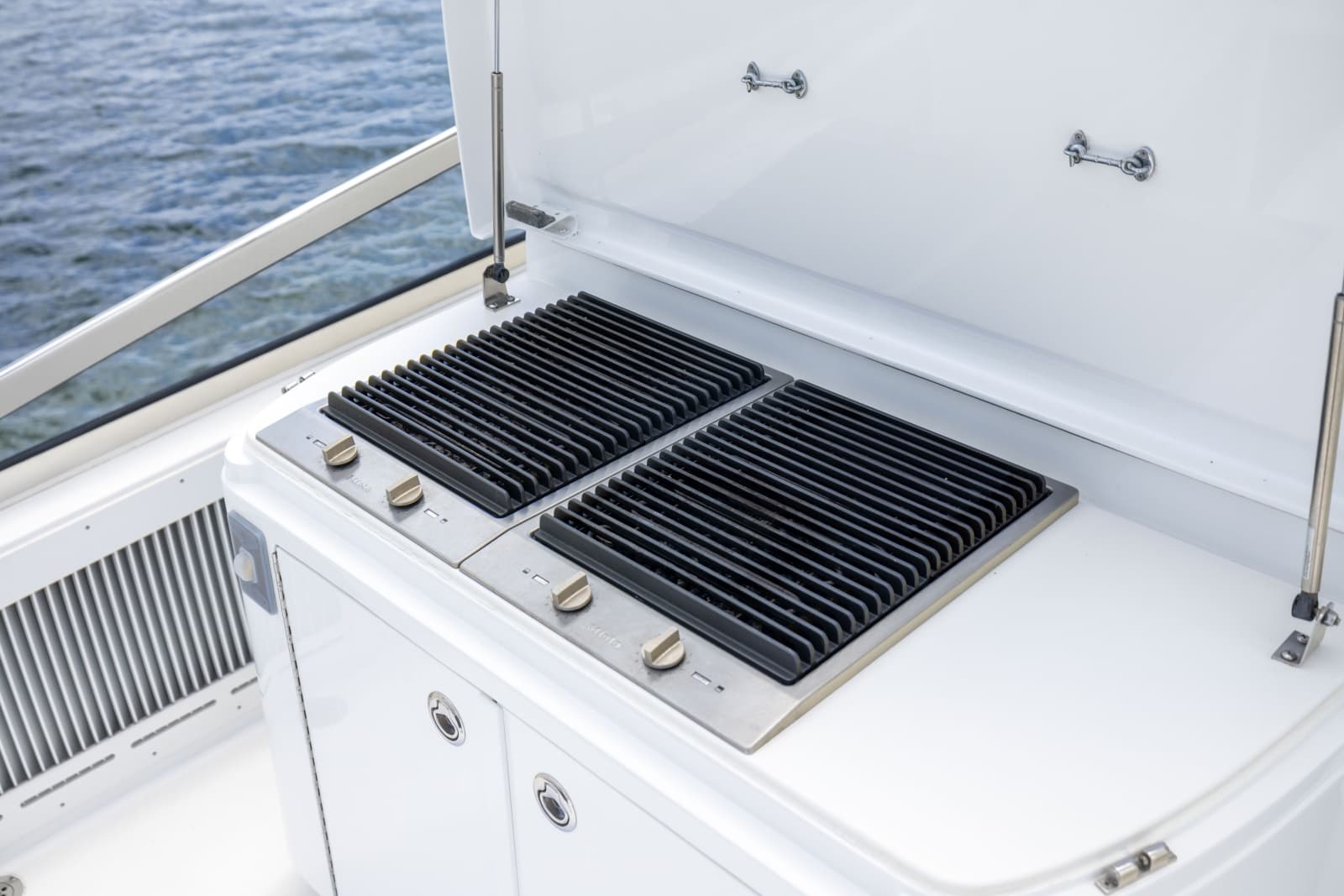 2005 Hatteras 80 Motor Yacht - Photo 24