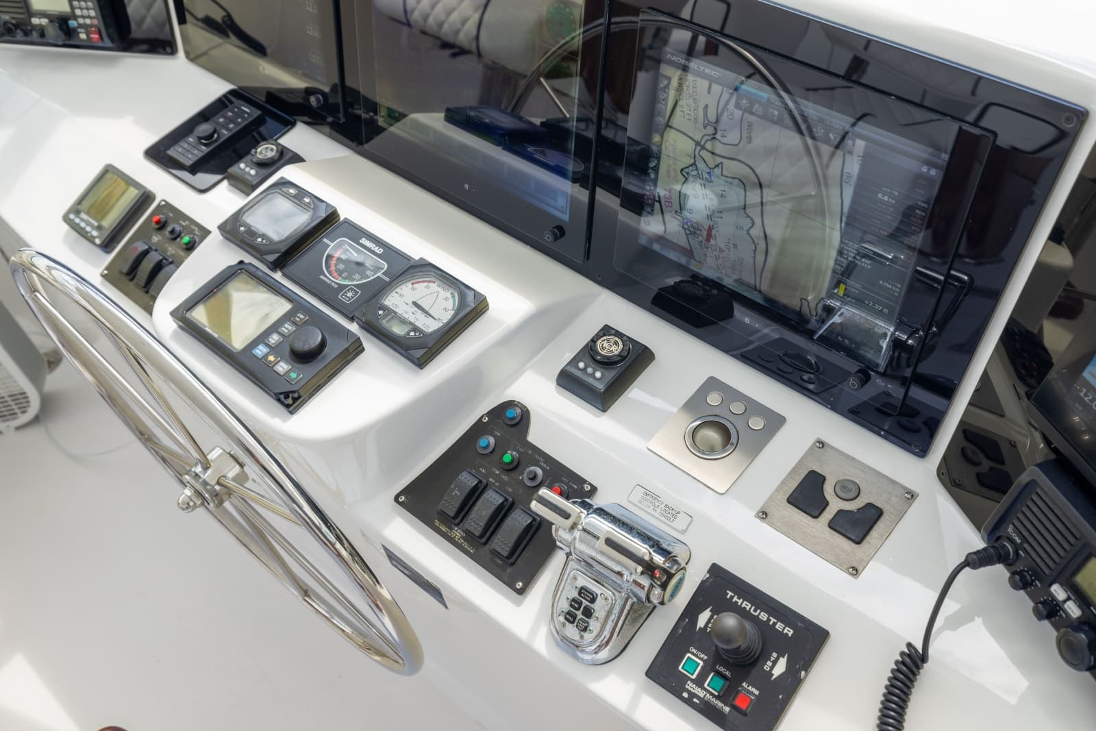 2005 Hatteras 80 Motor Yacht - Photo 32