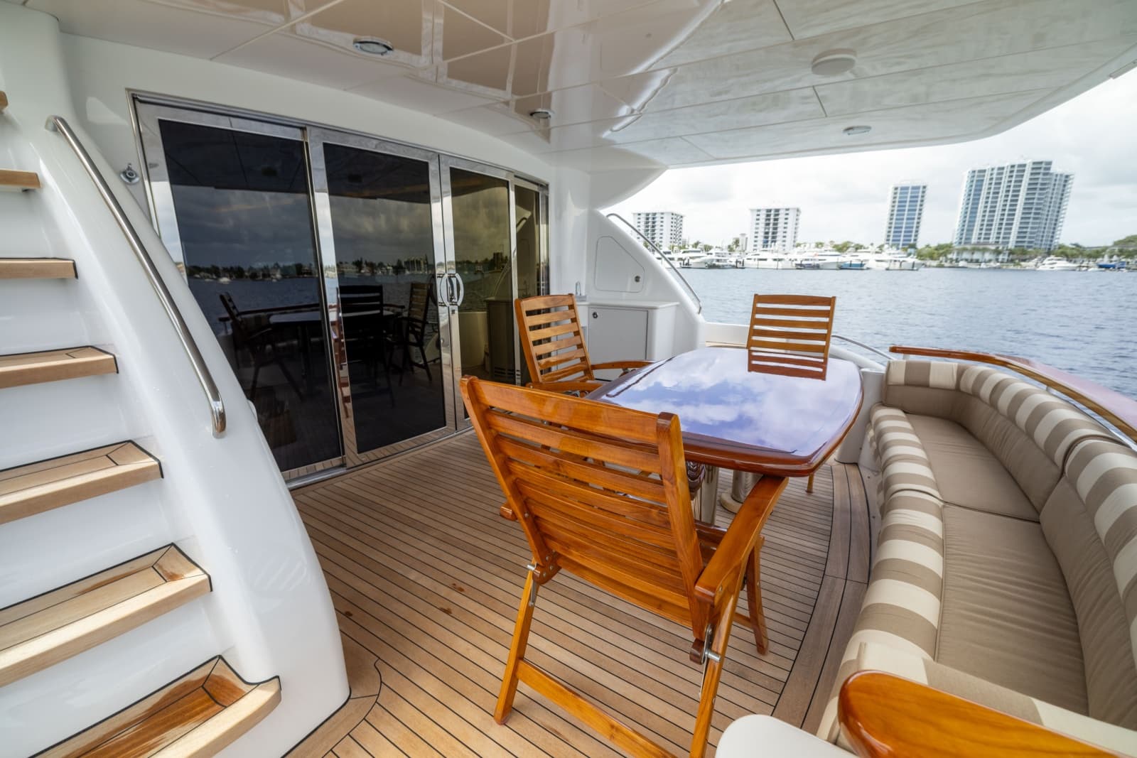 2005 Hatteras 80 Motor Yacht - Photo 21