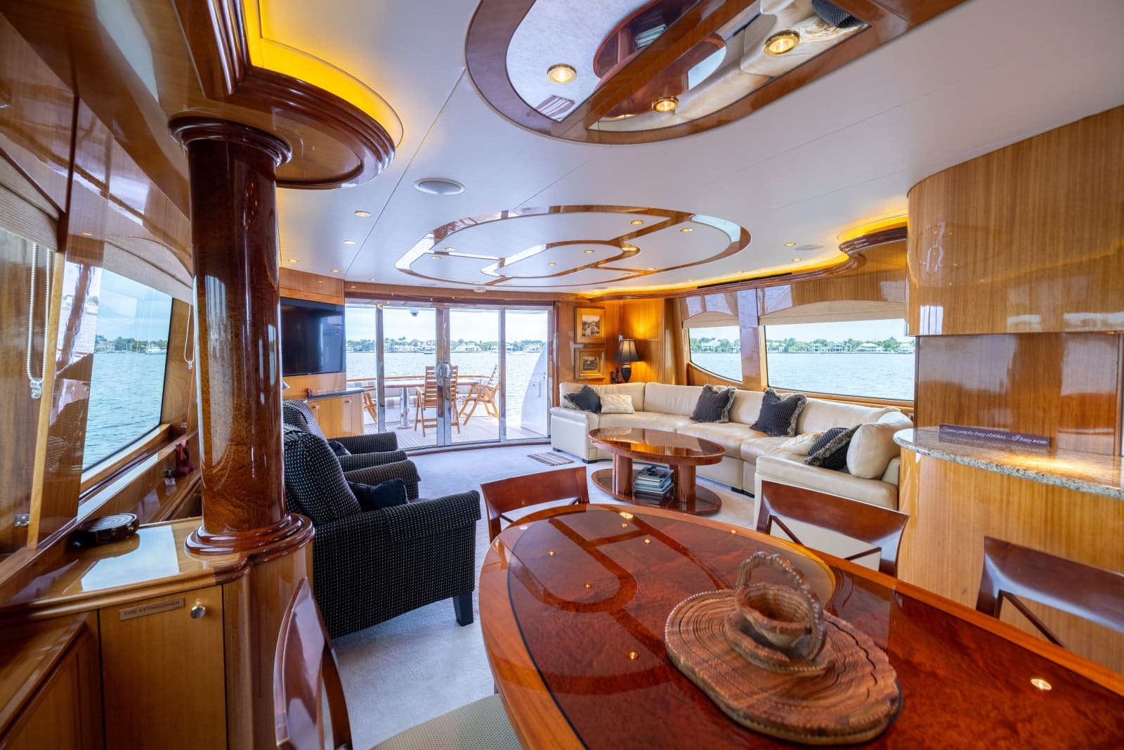 2005 Hatteras 80 Motor Yacht - Photo 38