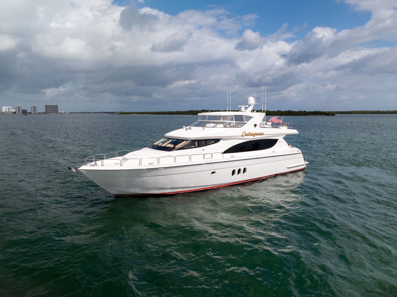2005 Hatteras 80 Motor Yacht - Photo 4