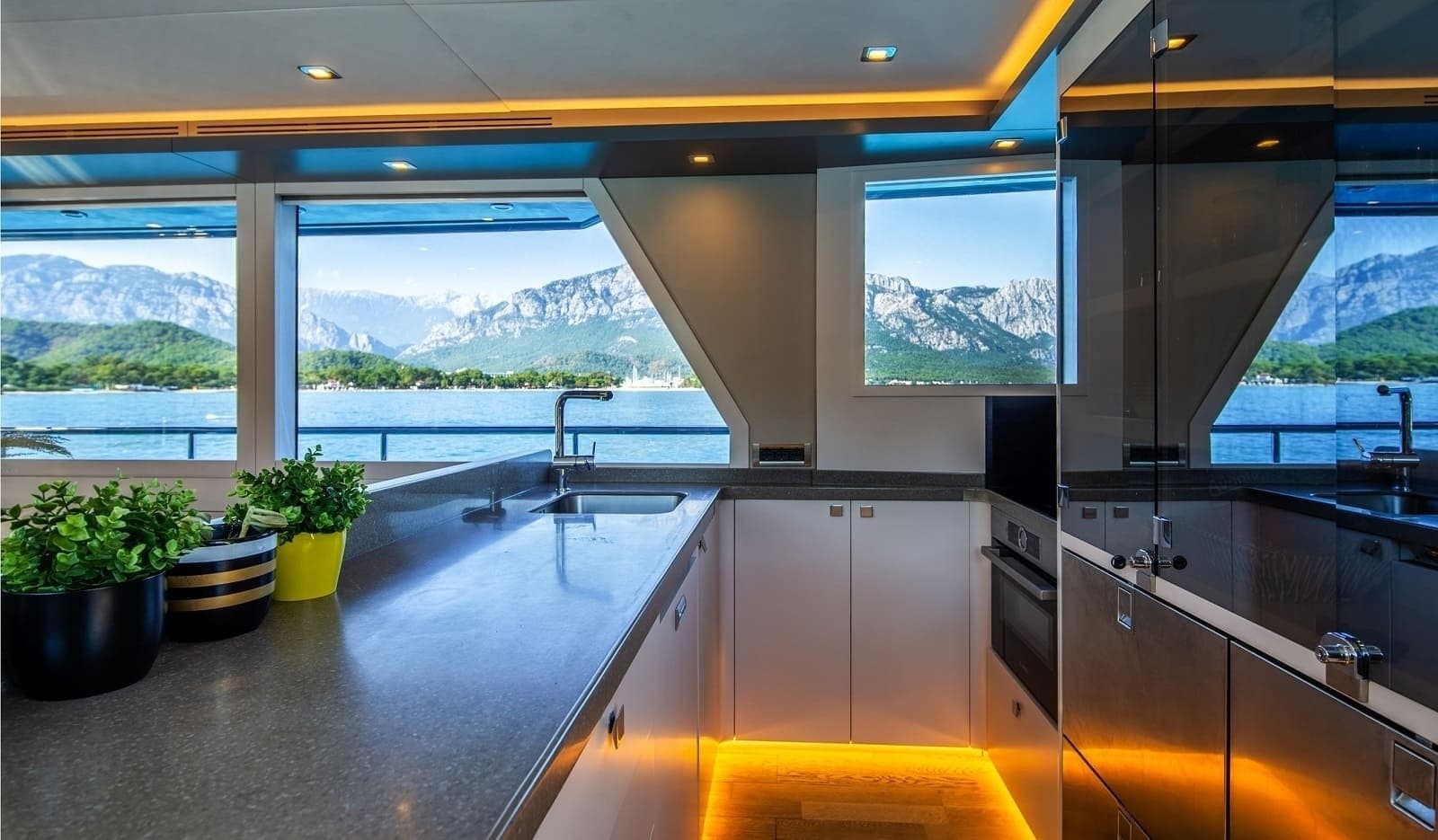 2019 Bering Steel Expedition Yacht - Photo 5