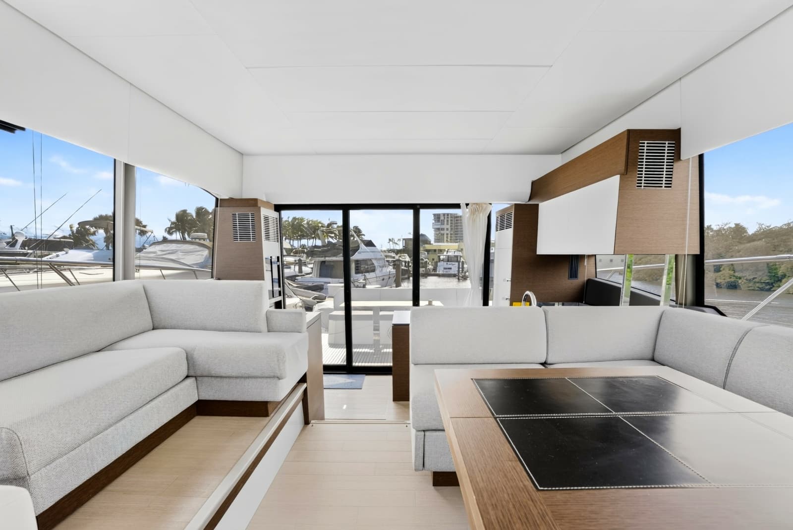 2019 Prestige 520S - Photo 42