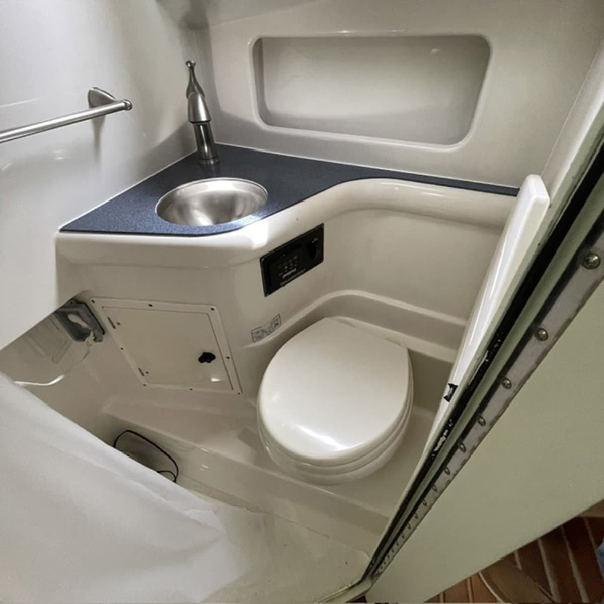 2005 Pursuit 3370 Offshore - Photo 20
