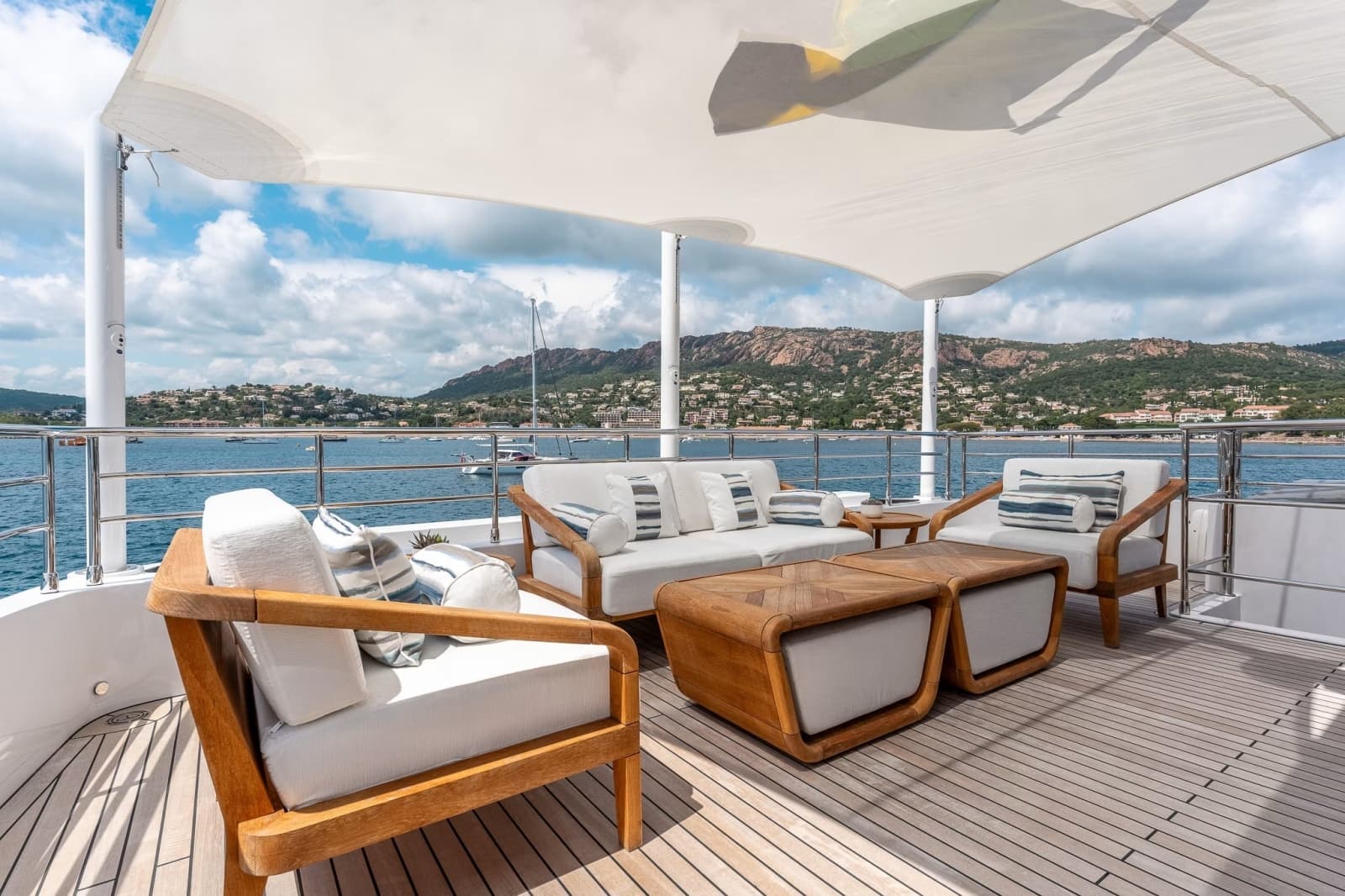 2024 Gulf Craft Majesty 120 - Photo 24