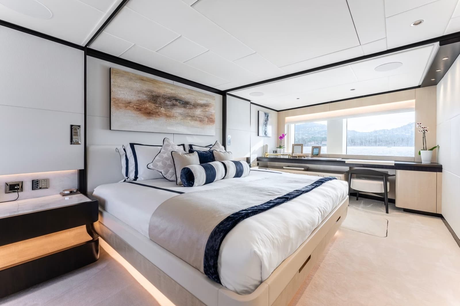 2024 Gulf Craft Majesty 120 - Photo 7