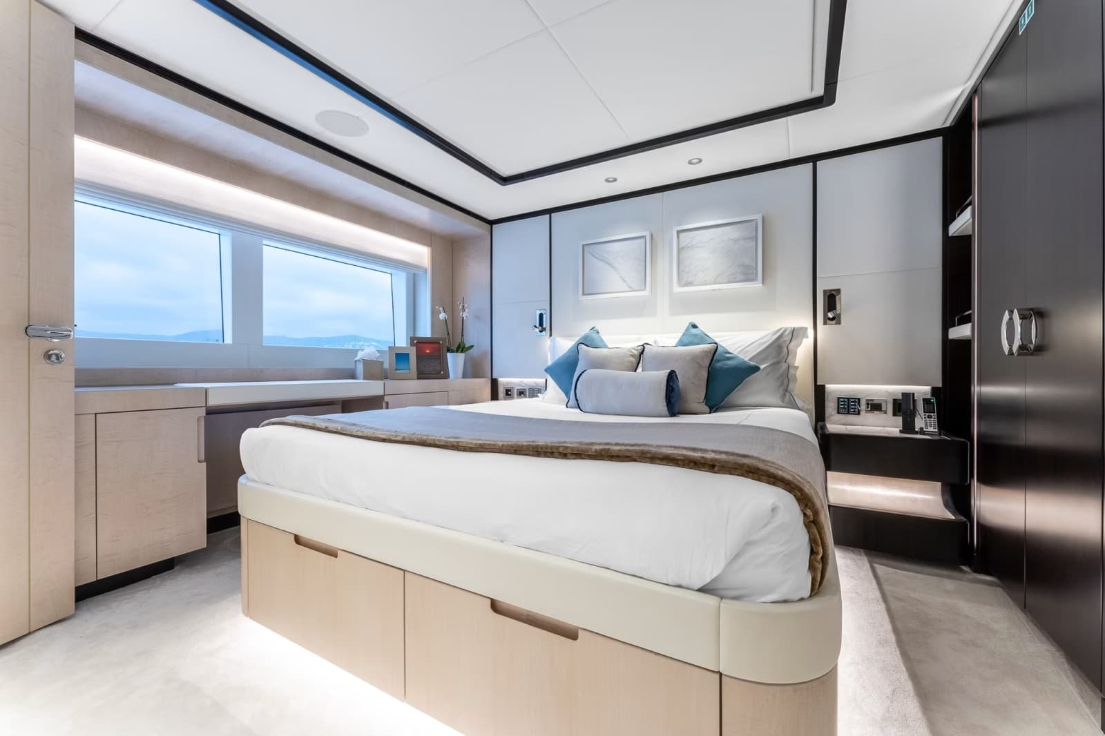 2024 Gulf Craft Majesty 120 - Photo 16