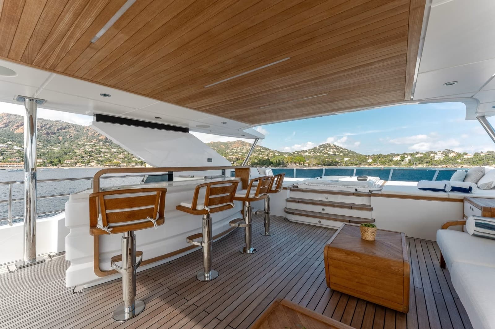 2024 Gulf Craft Majesty 120 - Photo 27