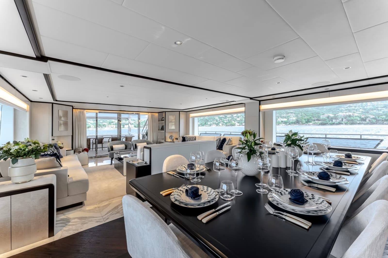2024 Gulf Craft Majesty 120 - Photo 6