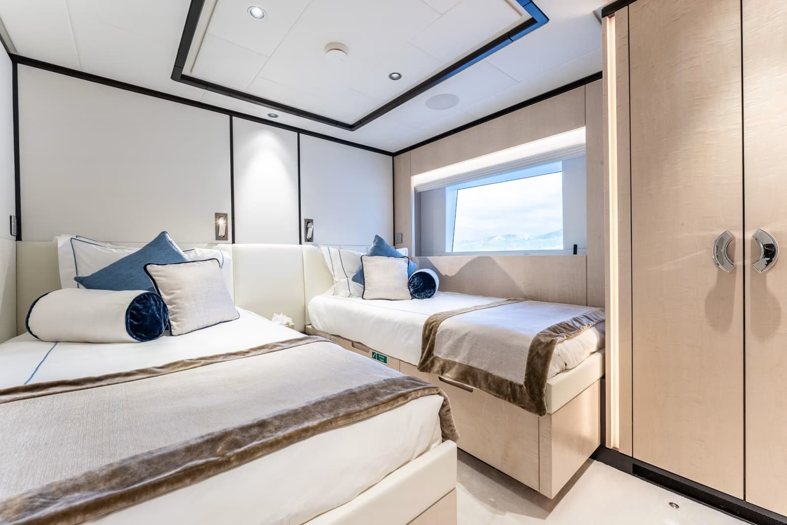 2024 Gulf Craft Majesty 120 - Photo 19