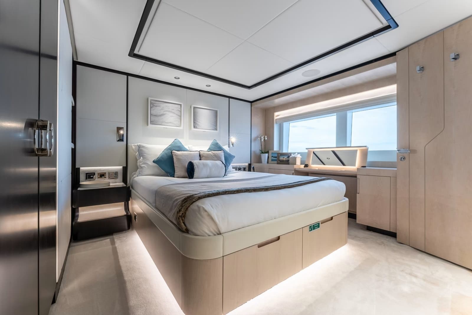 2024 Gulf Craft Majesty 120 - Photo 15