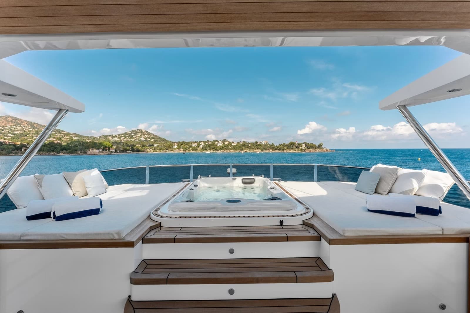 2024 Gulf Craft Majesty 120 - Photo 28