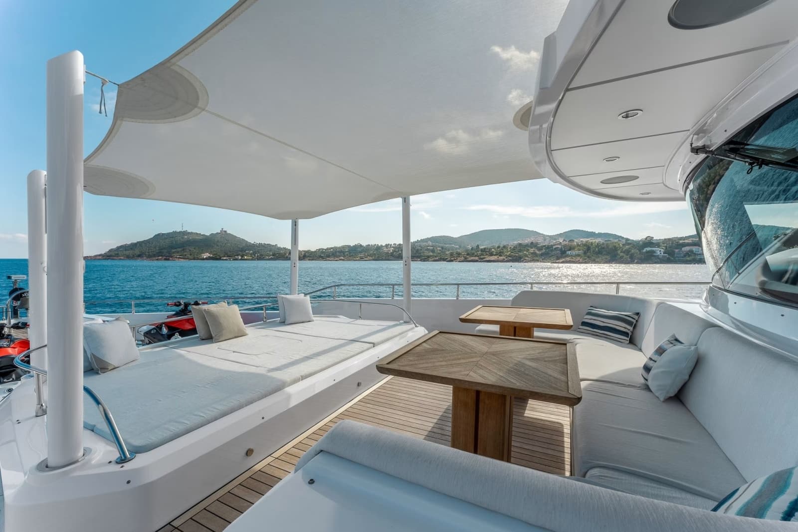 2024 Gulf Craft Majesty 120 - Photo 30