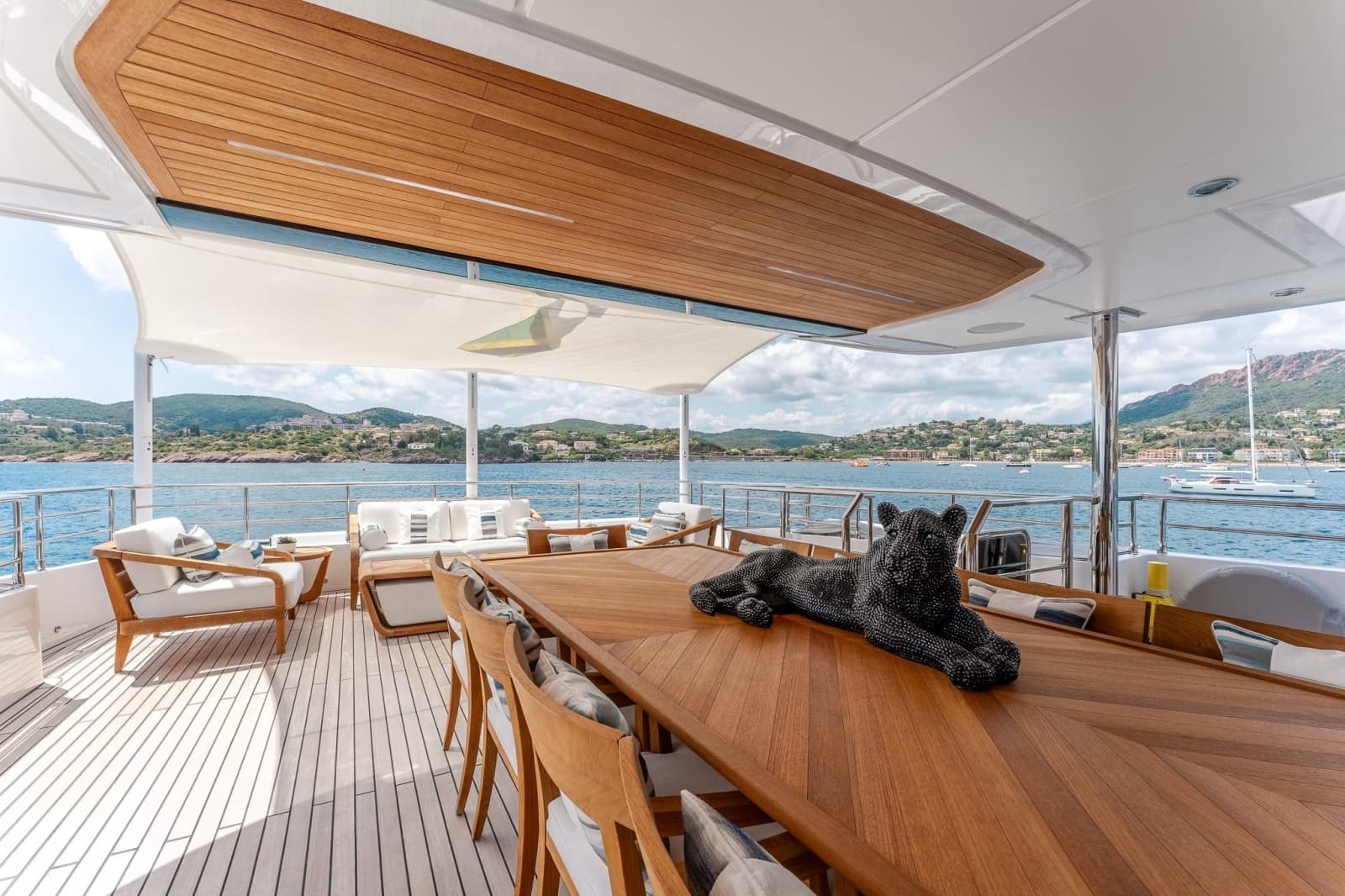 2024 Gulf Craft Majesty 120 - Photo 23