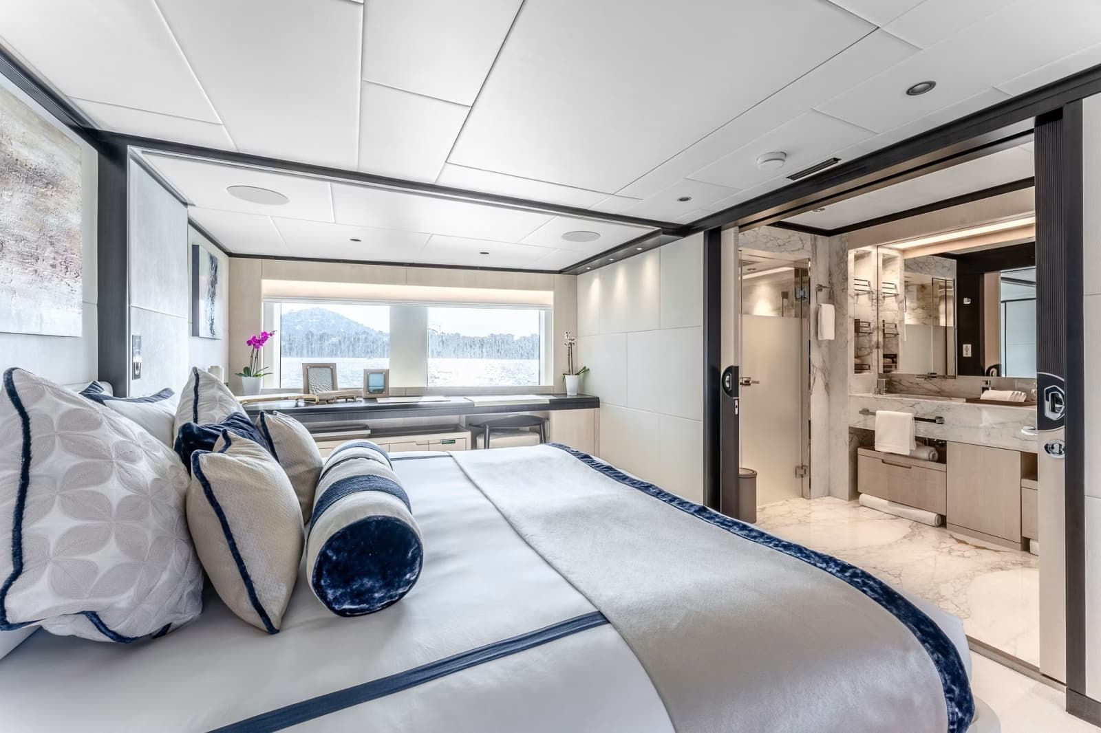 2024 Gulf Craft Majesty 120 - Photo 8