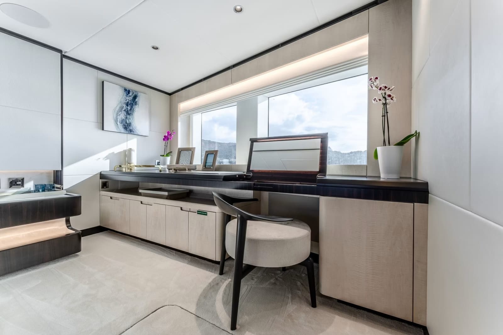 2024 Gulf Craft Majesty 120 - Photo 9