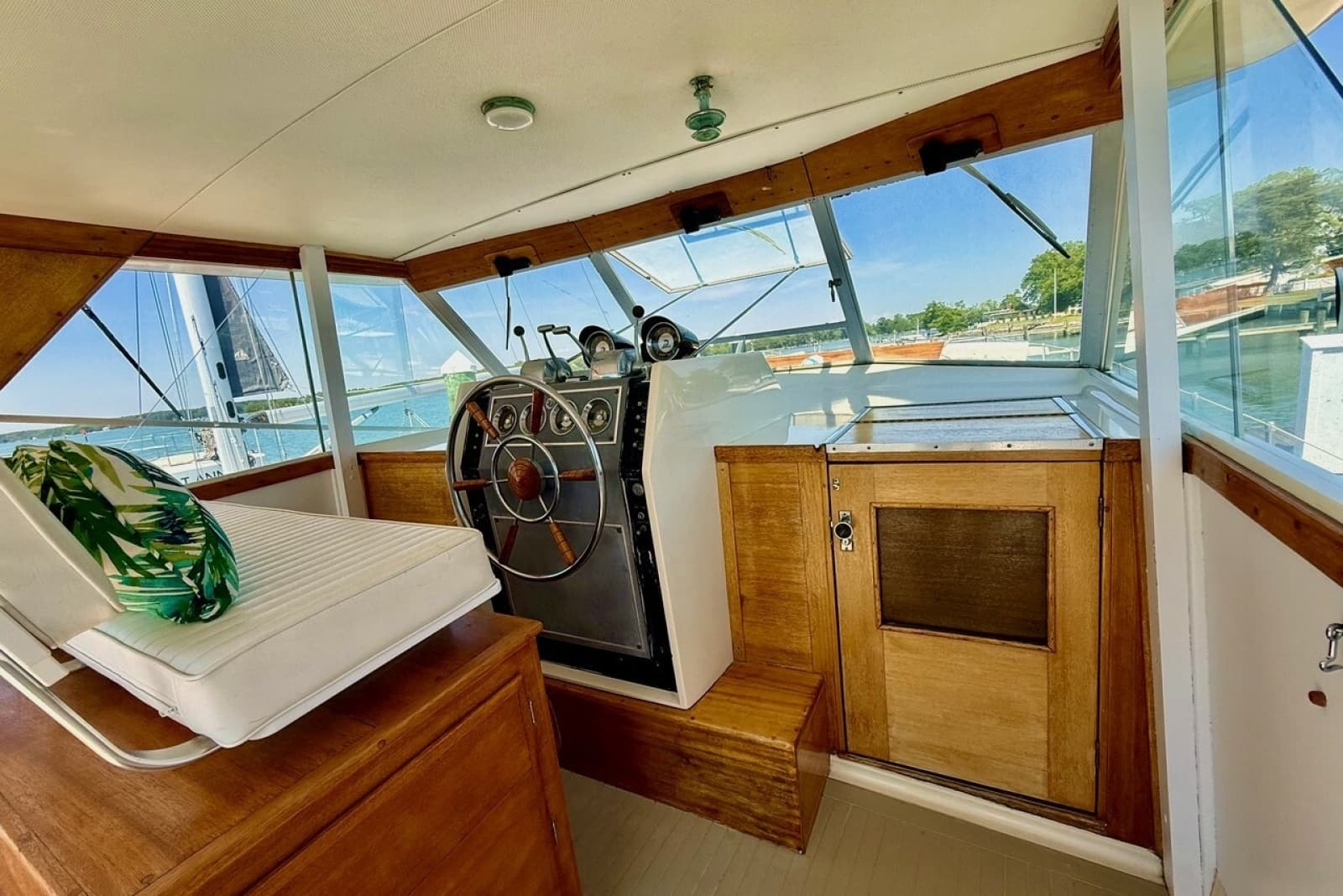 1967 Chris-Craft 47 Commander - Photo 15