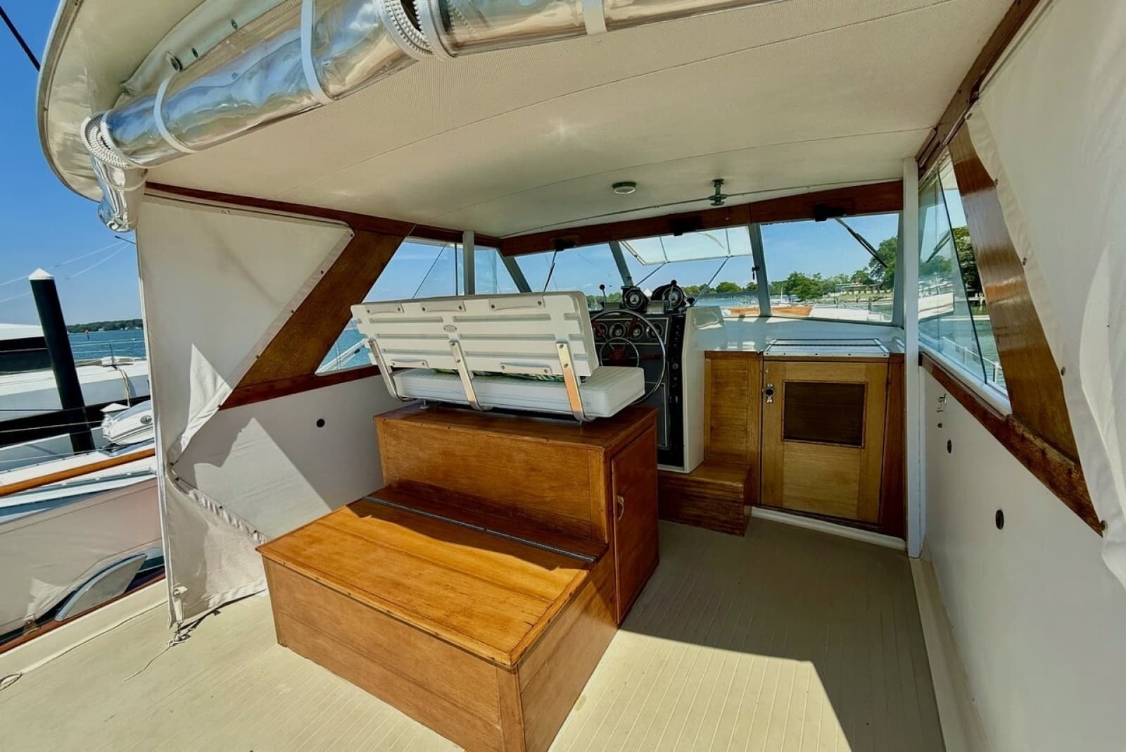 1967 Chris-Craft 47 Commander - Photo 13