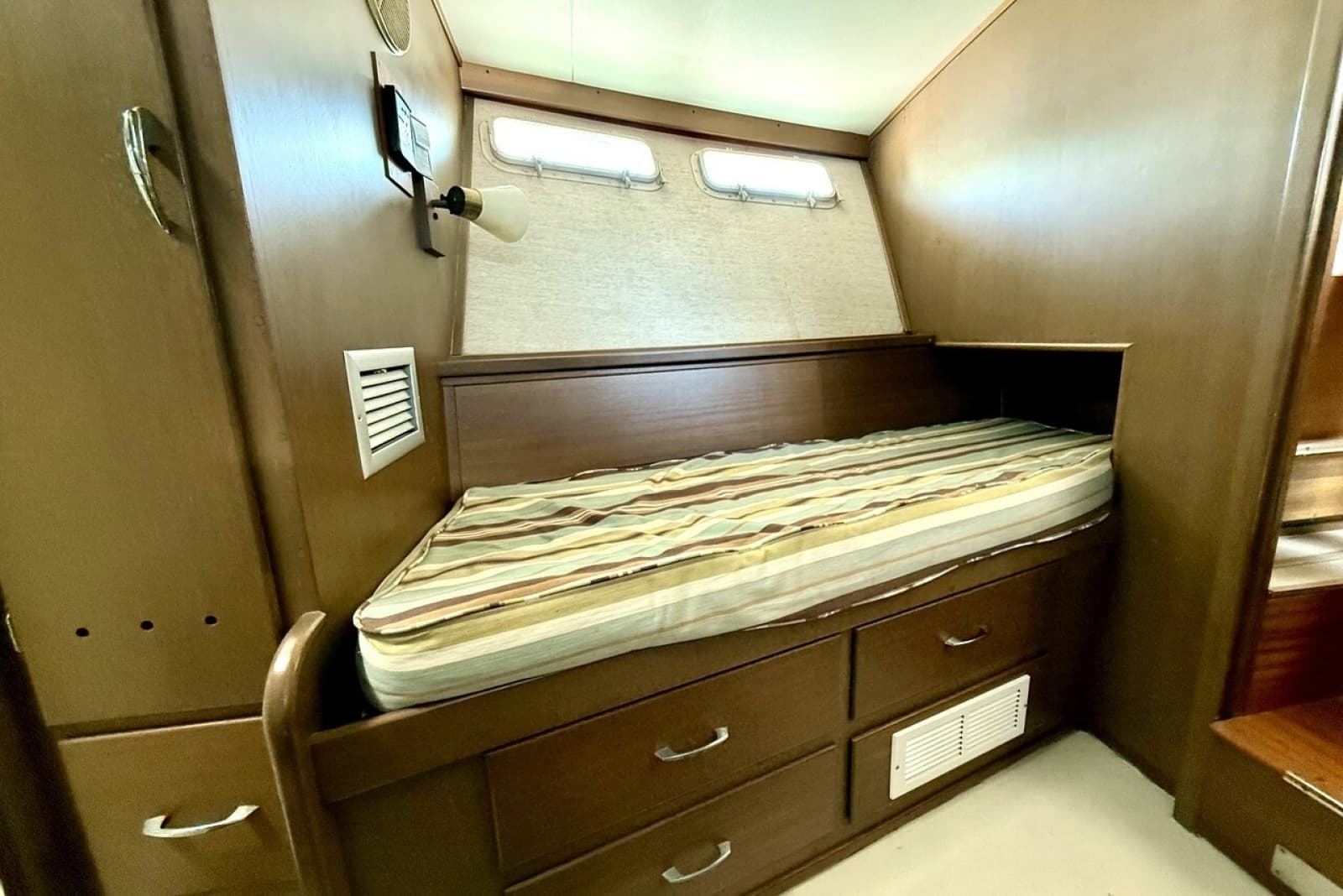 1967 Chris-Craft 47 Commander - Photo 35