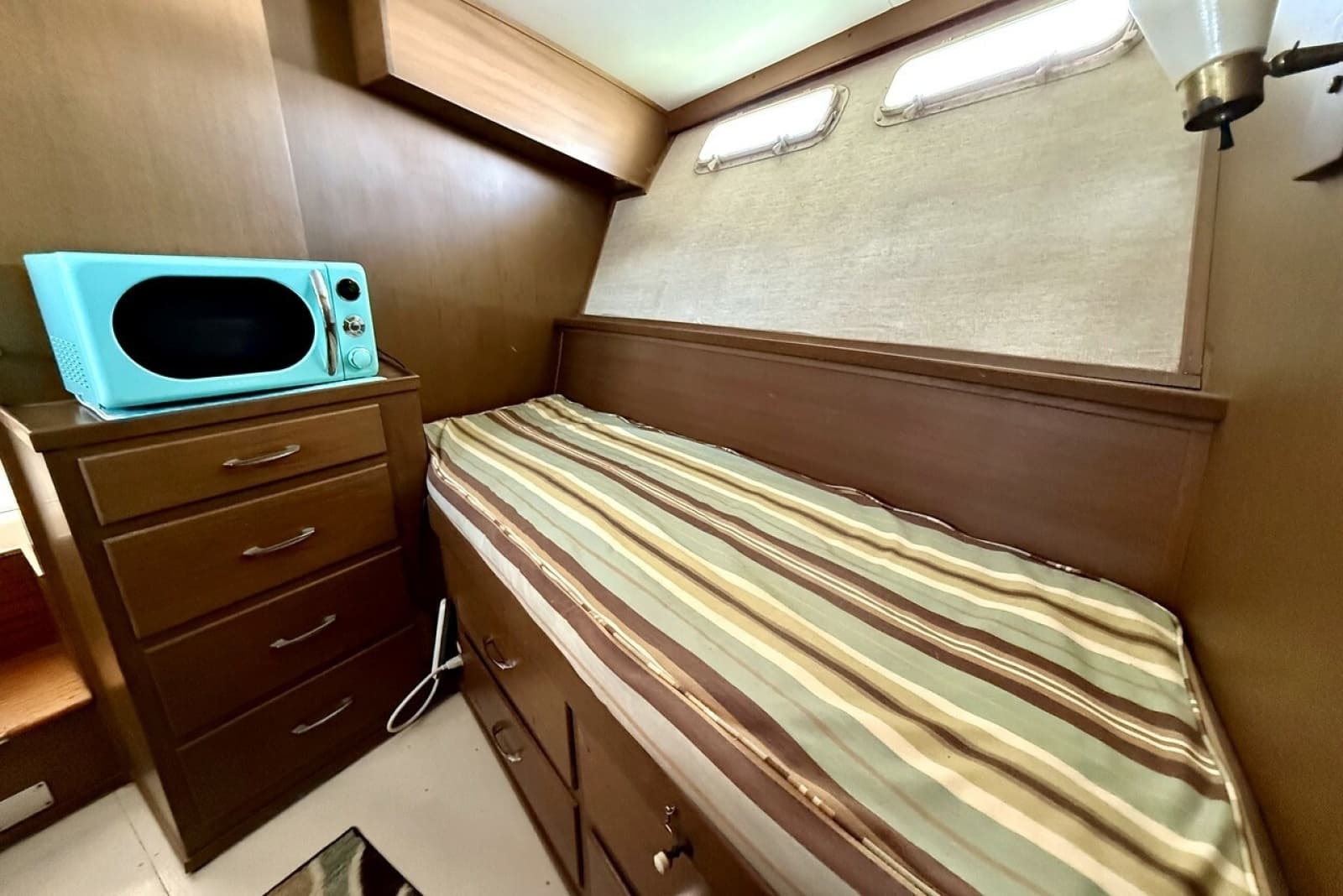 1967 Chris-Craft 47 Commander - Photo 36