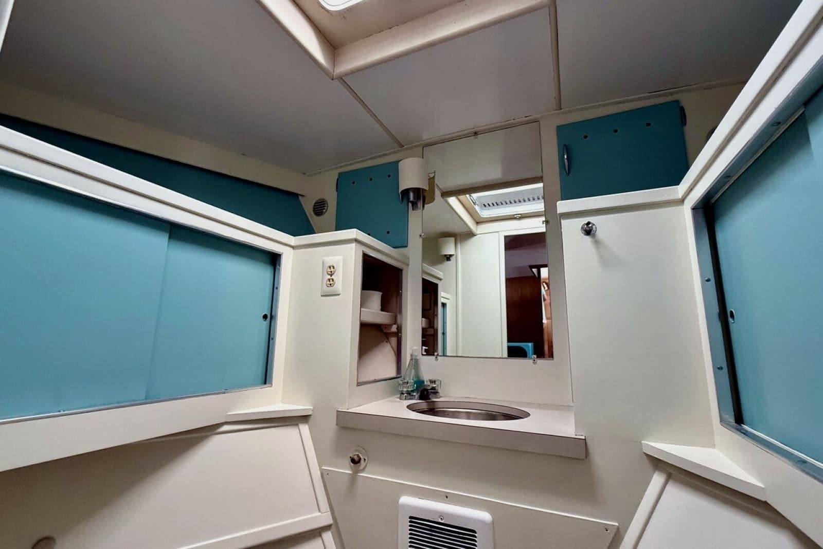 1967 Chris-Craft 47 Commander - Photo 42