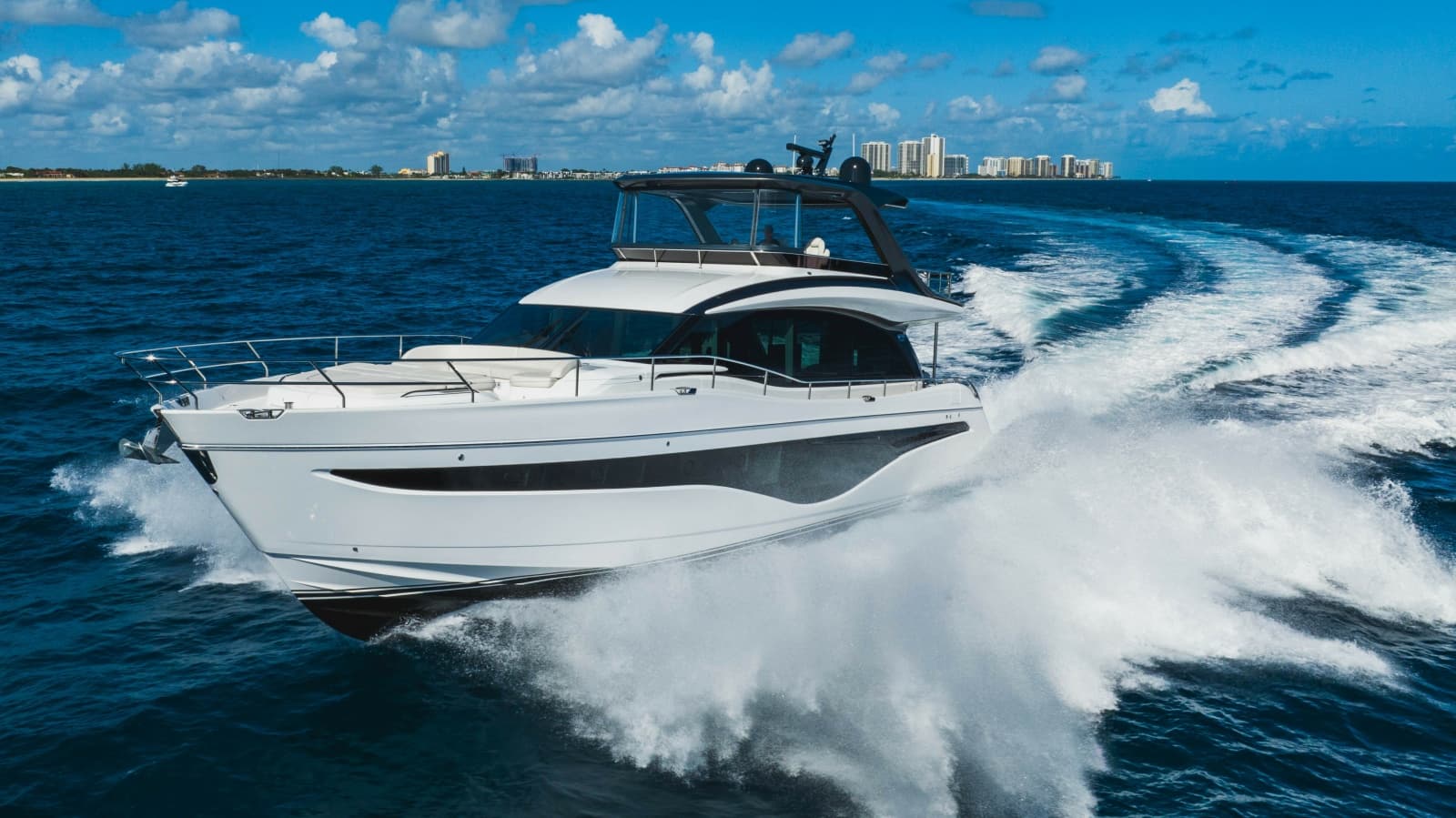 2023 Princess Y72 - Photo 1