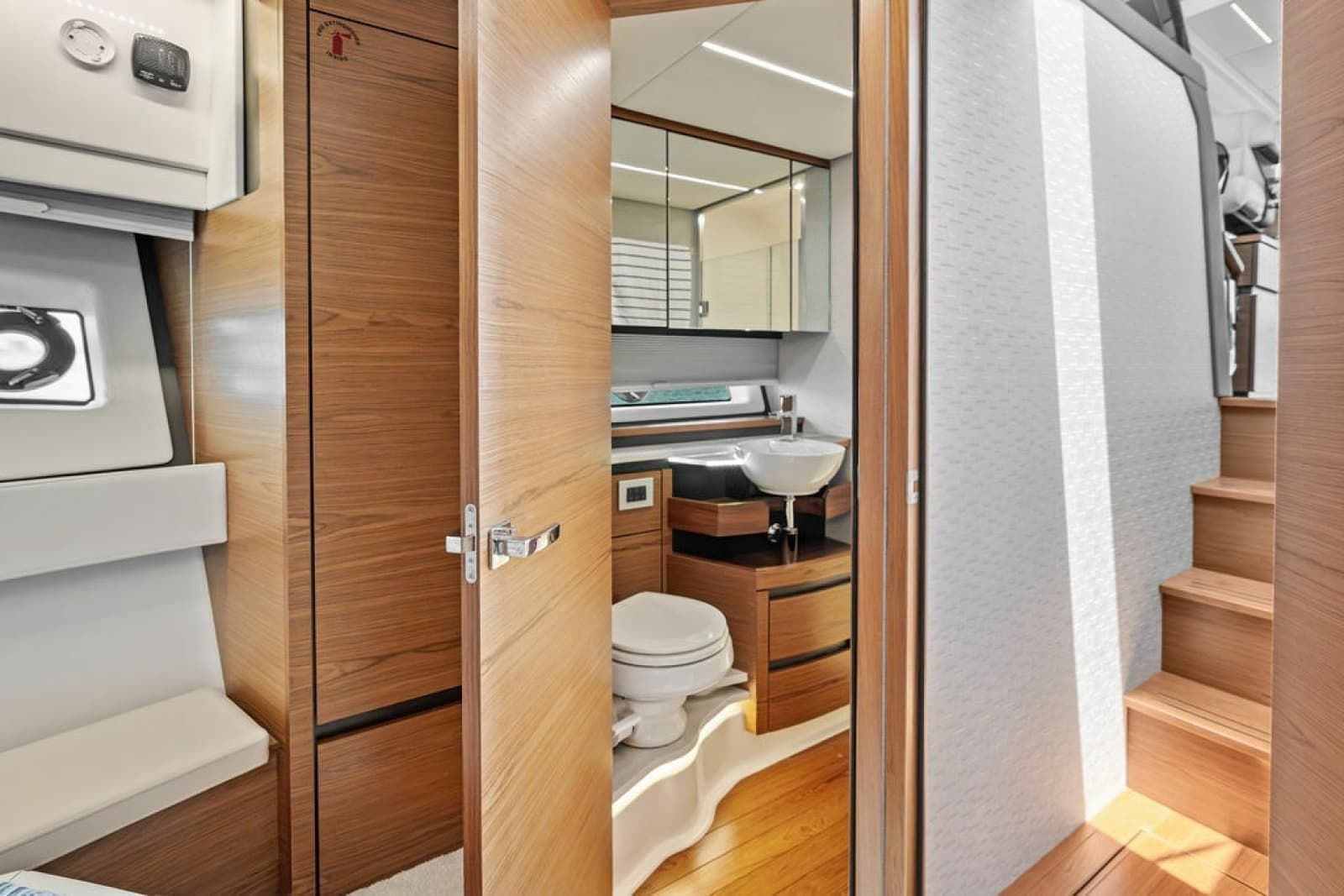 2024 Tiara Yachts 48 LE - Photo 53