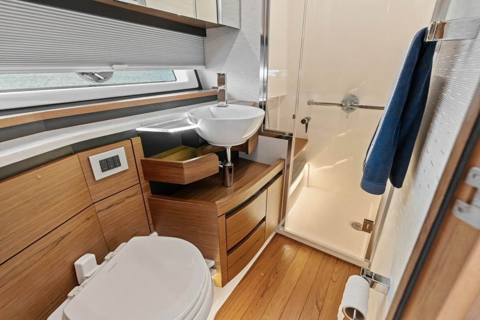 2024 Tiara Yachts 48 LE - Photo 54