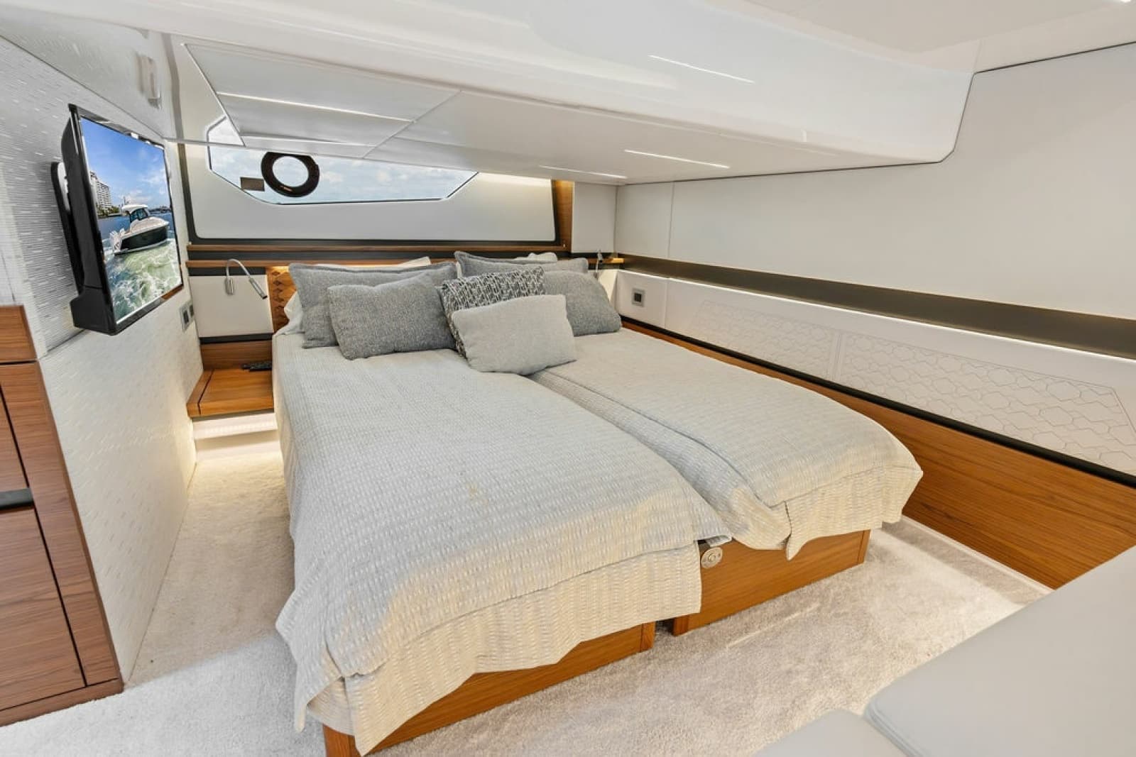 2024 Tiara Yachts 48 LE - Photo 59