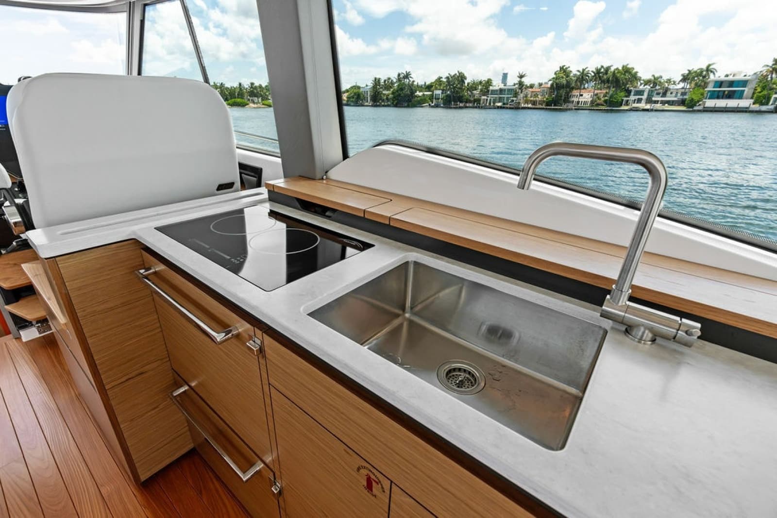 2024 Tiara Yachts 48 LE - Photo 43