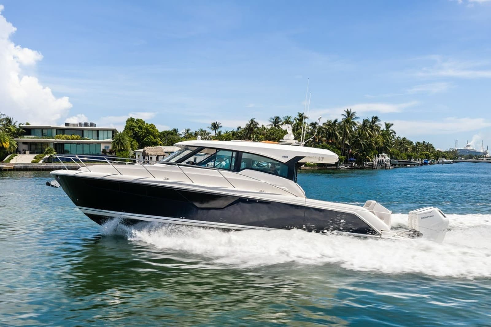 2024 Tiara Yachts 48 LE - Photo 14