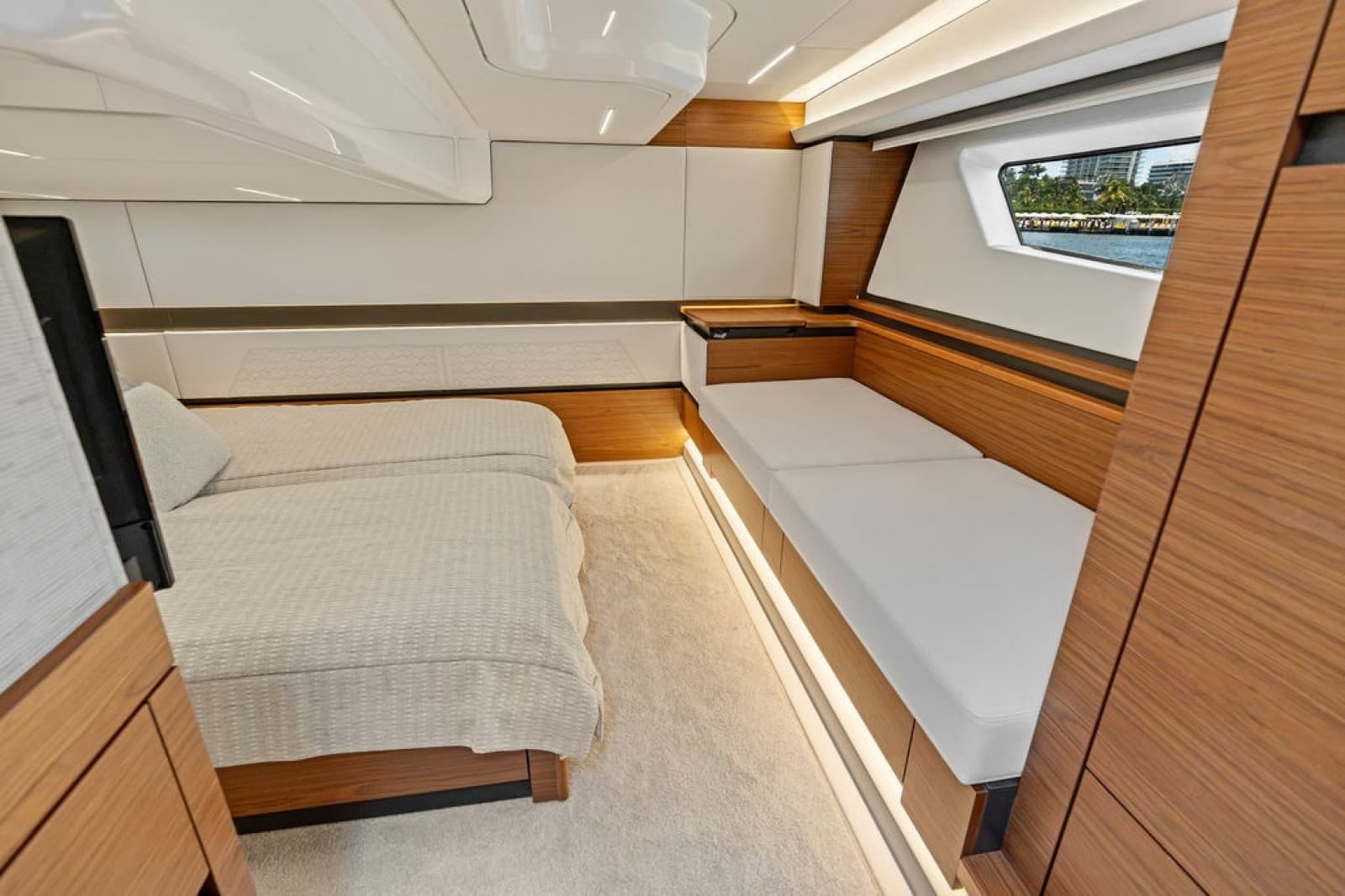 2024 Tiara Yachts 48 LE - Photo 58