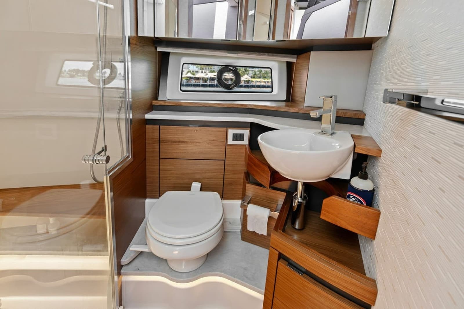 2024 Tiara Yachts 48 LE - Photo 56
