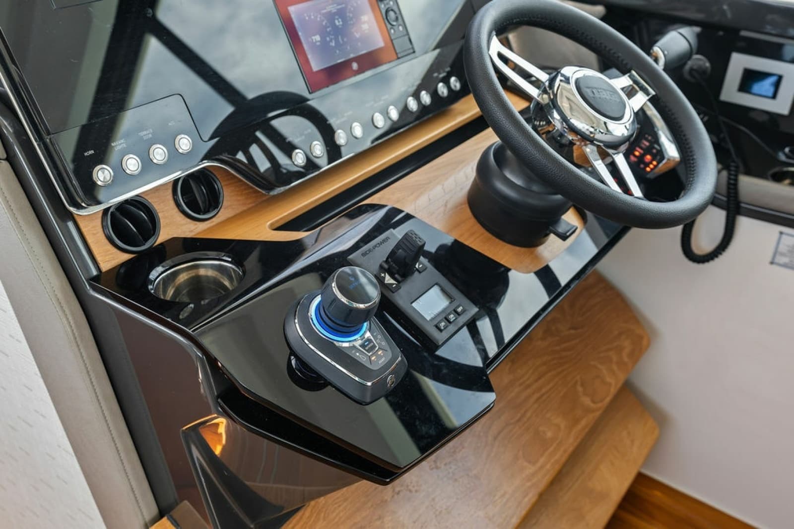 2024 Tiara Yachts 48 LE - Photo 48