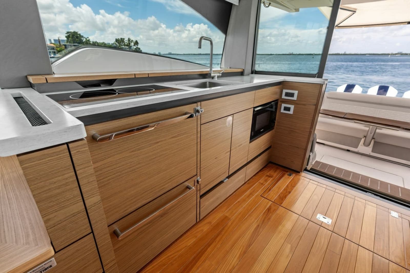 2024 Tiara Yachts 48 LE - Photo 40
